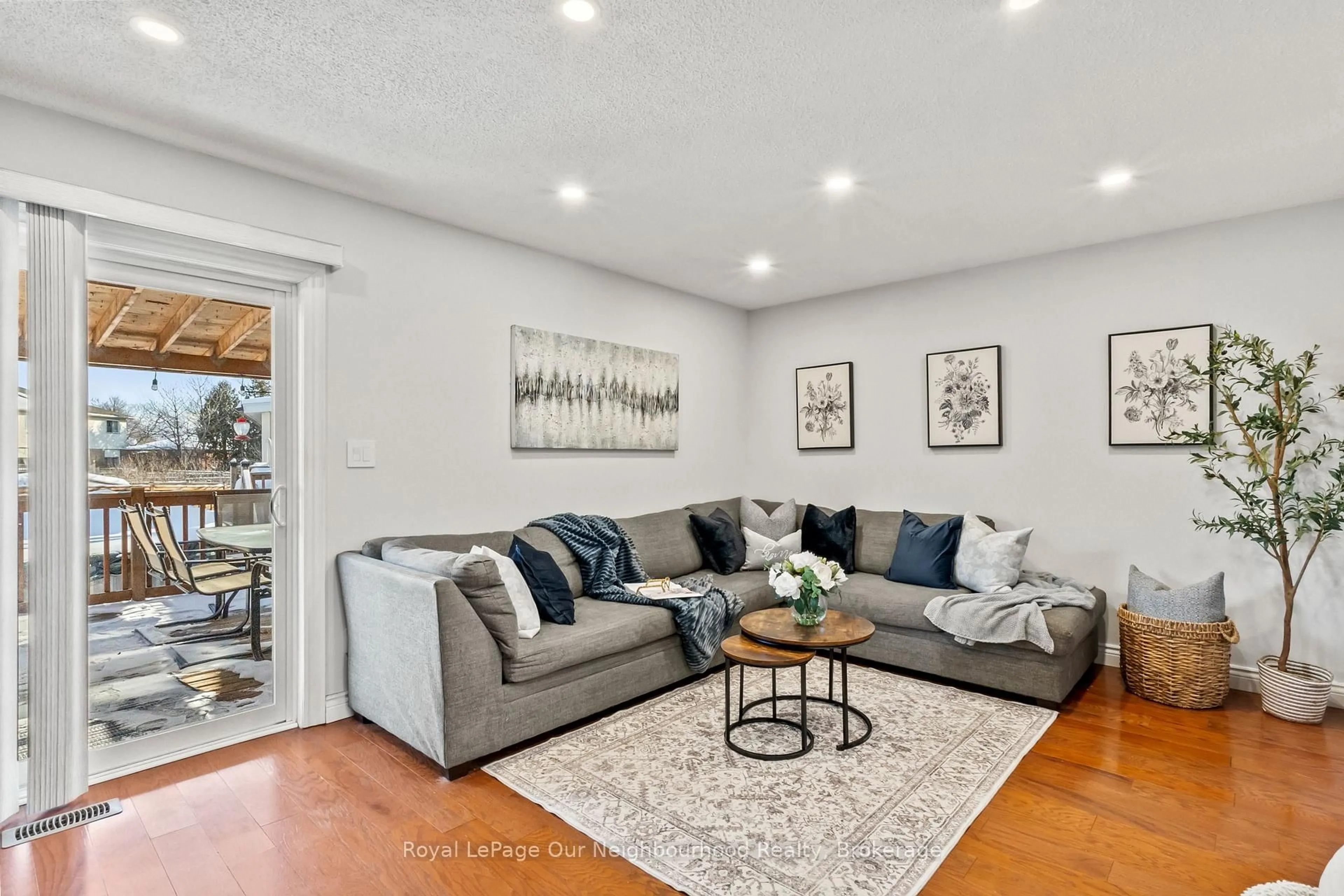 Living room with furniture, unknown for 815 Buttonbush Crt, Oshawa Ontario L1K 2H9