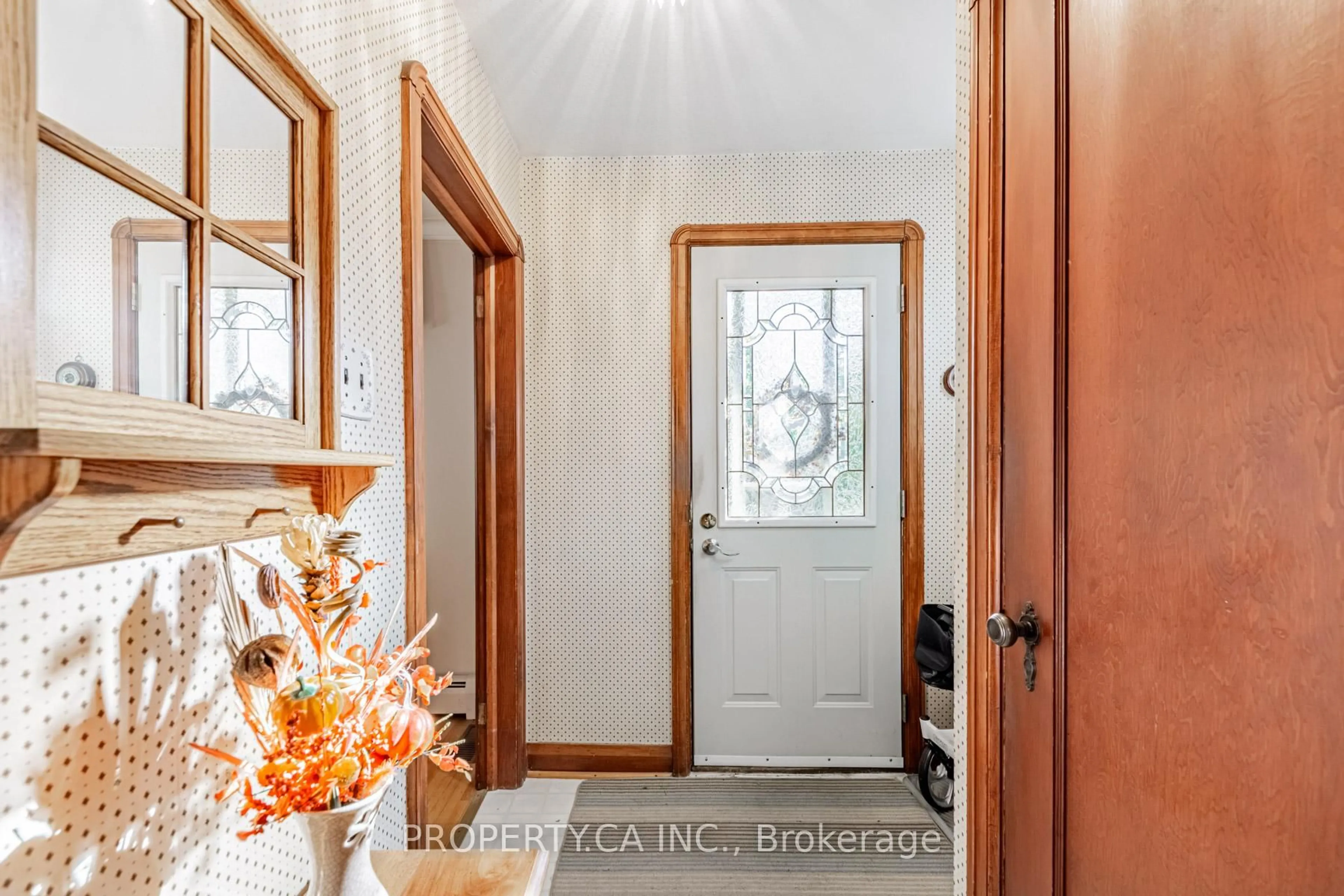 Indoor entryway for 82 Cedarcrest Blvd, Toronto Ontario M4B 2P3