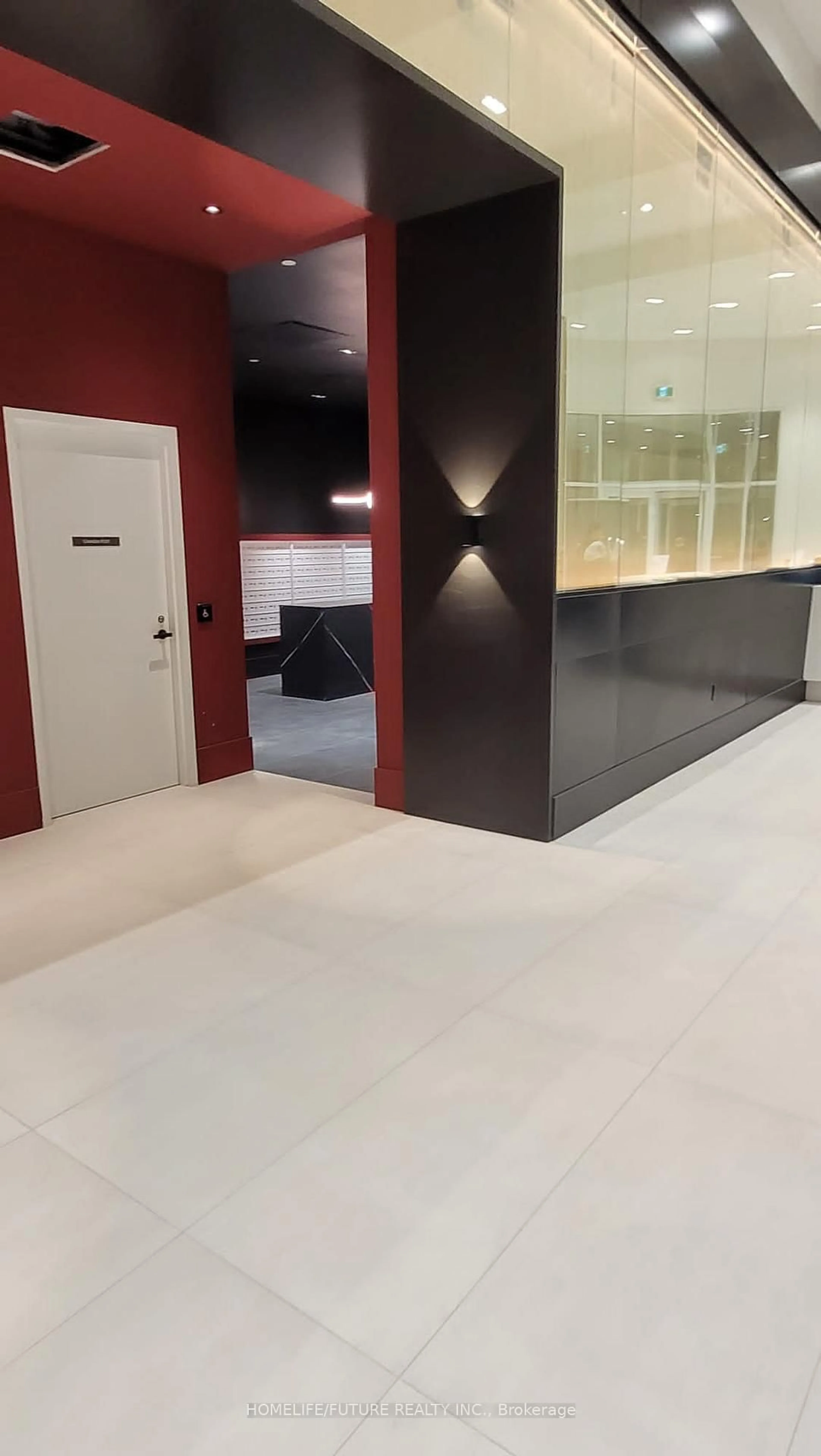 Indoor foyer for 2033 Kennedy Rd #302, Toronto Ontario M1T 0B9