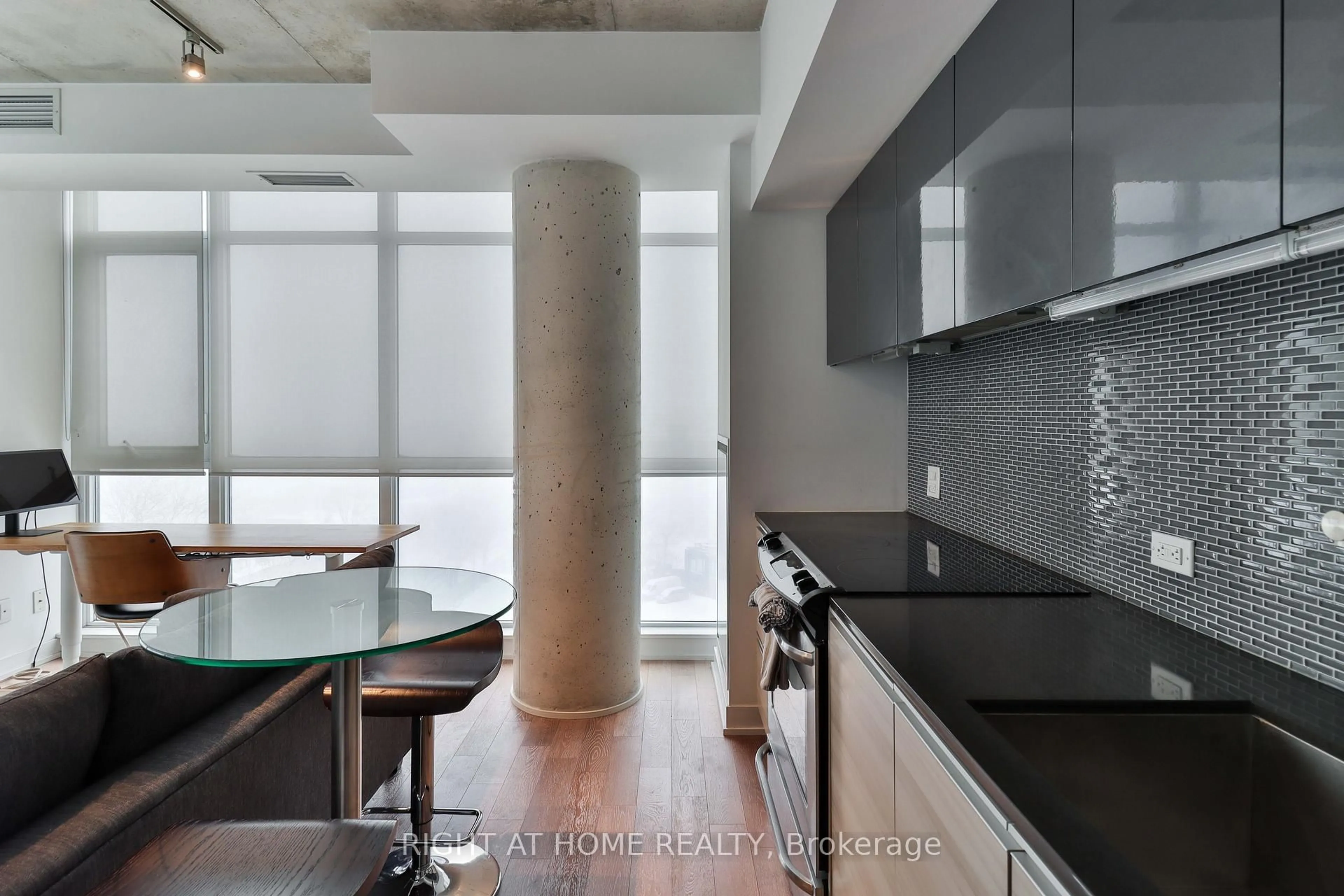 Unknown for 1190 Dundas St #906, Toronto Ontario M4M 0C5