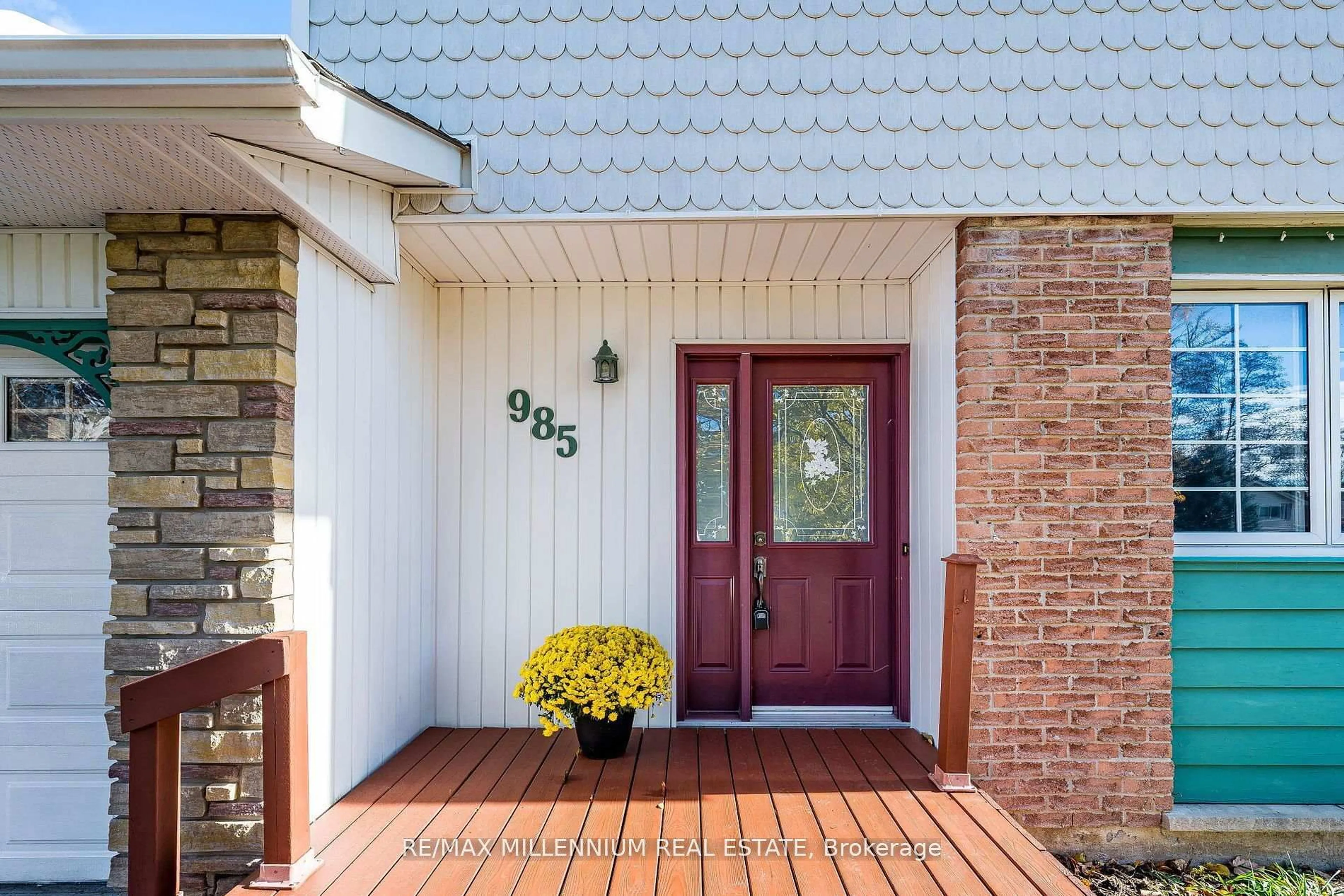 Unknown for 985 Central Park Blvd, Oshawa Ontario L1G 7A7