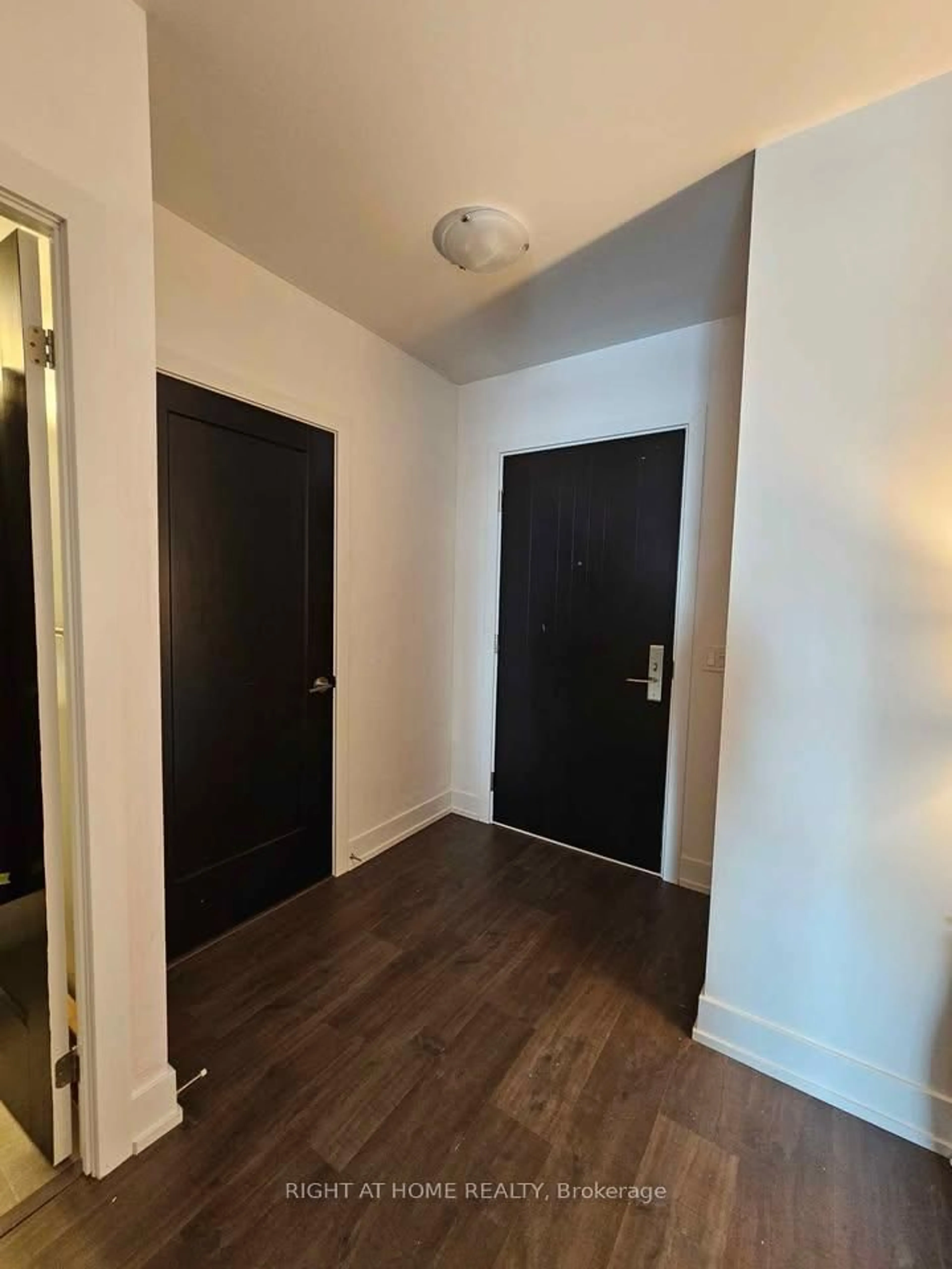 Indoor entryway for 2550 Simcoe St #1713, Oshawa Ontario L1L 0R5