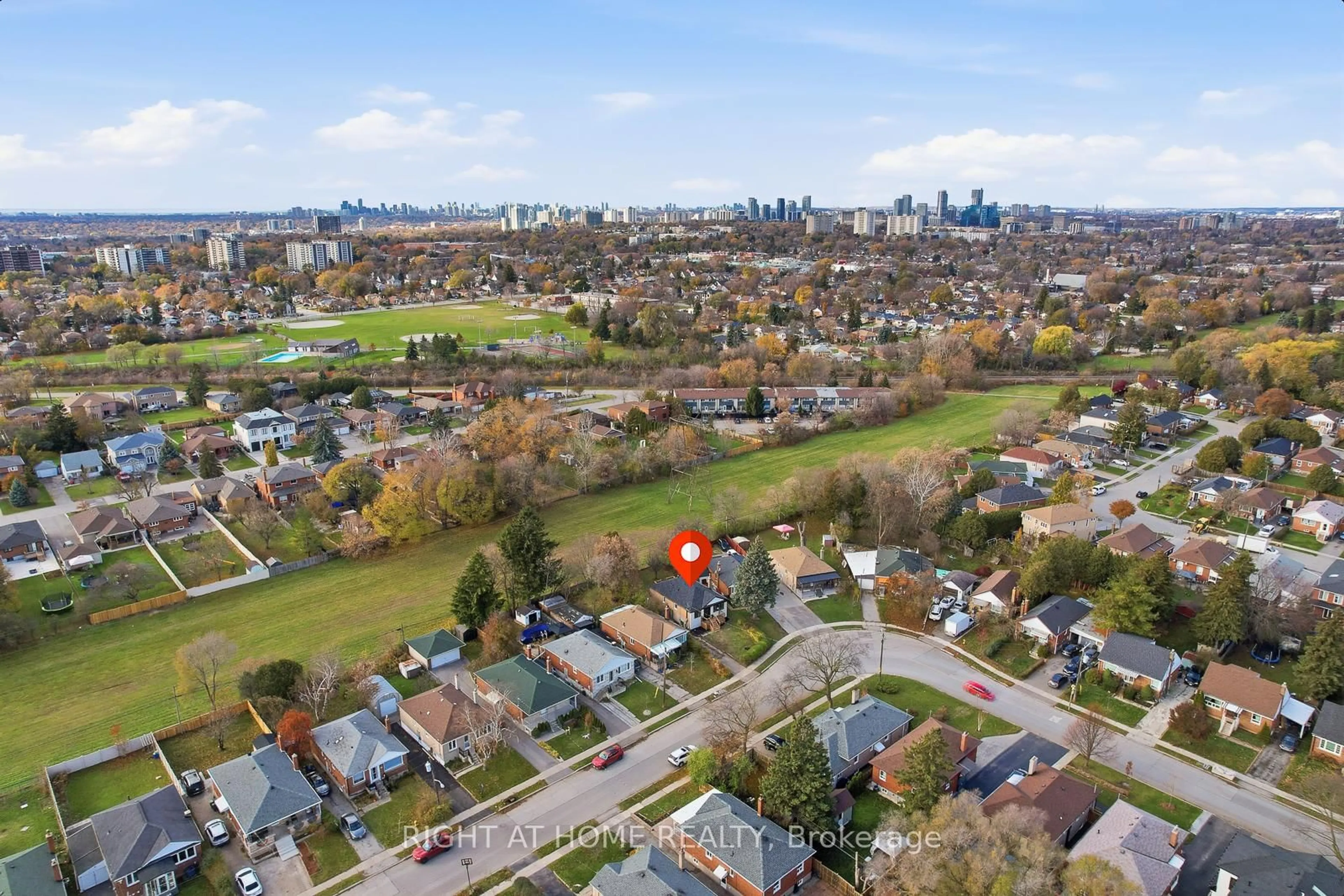 A pic from outside/outdoor area/front of a property/back of a property/a pic from drone, city buildings view from balcony for 162 Tower Dr, Toronto Ontario M1R 3P5