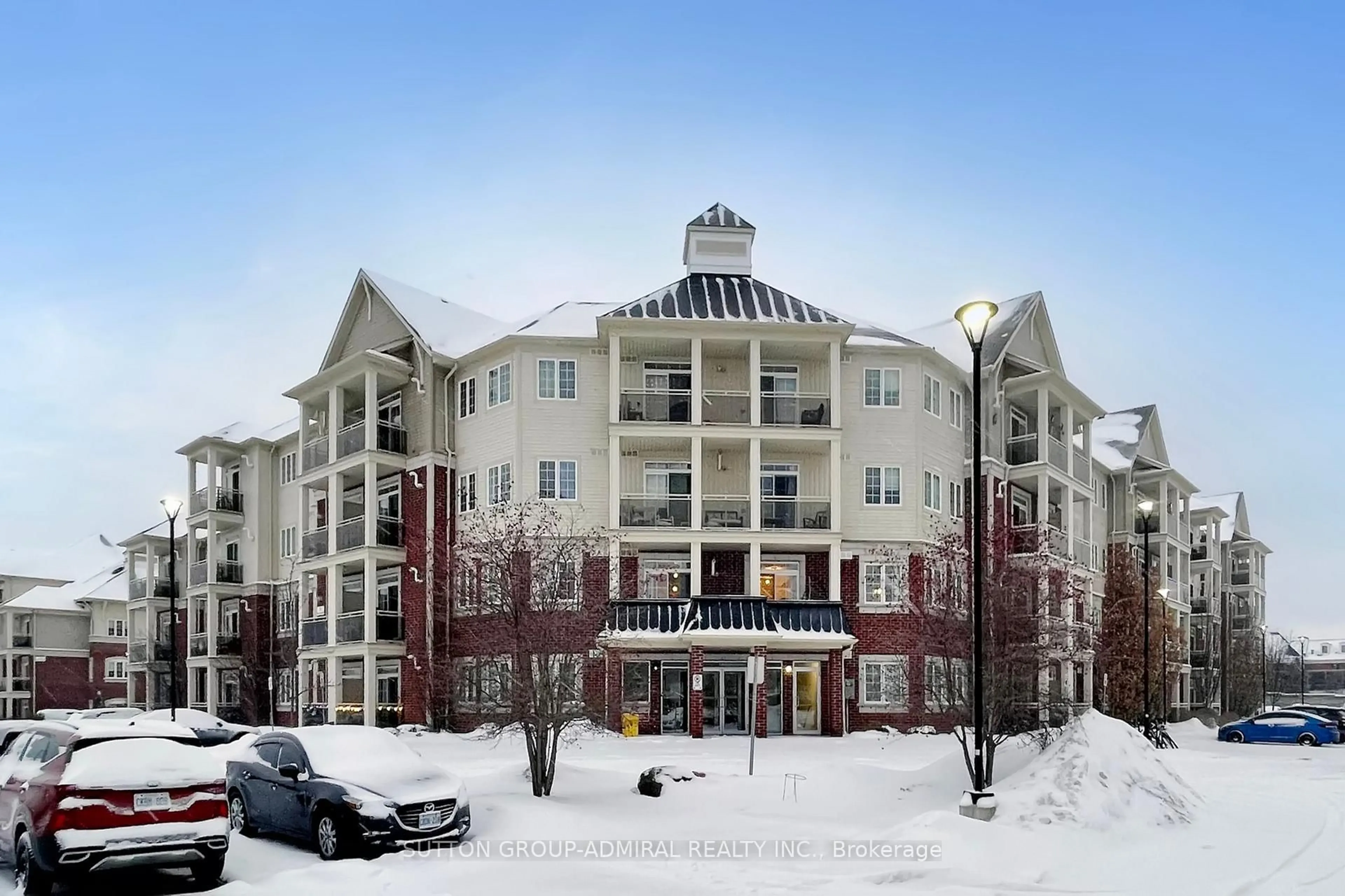 Indoor foyer for 80 Aspen Springs Dr #423, Clarington Ontario L1C 0V4