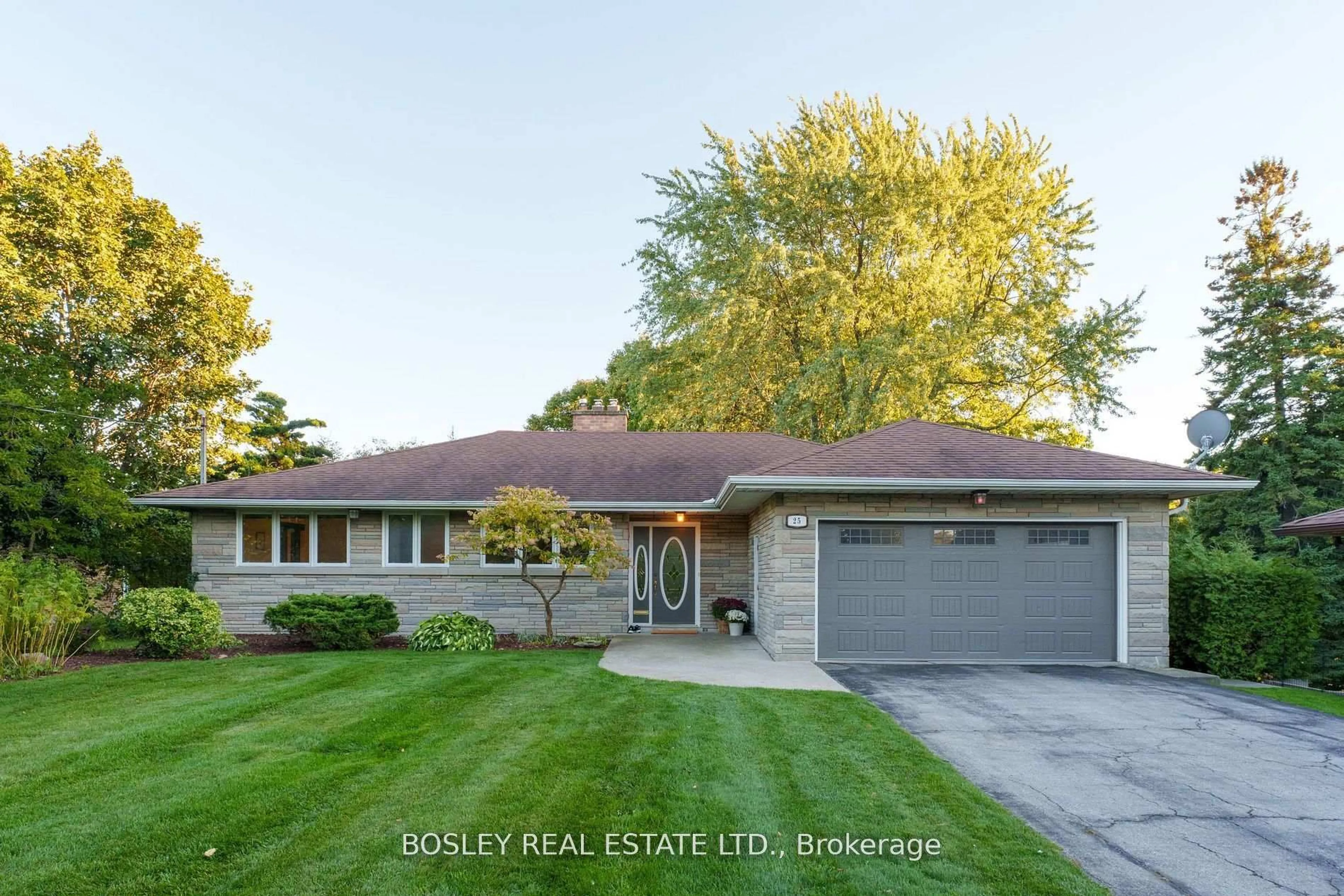 Home with brick exterior material, water/lake/river/ocean view for 25 Ayre Point Rd, Toronto Ontario M1M 1G4