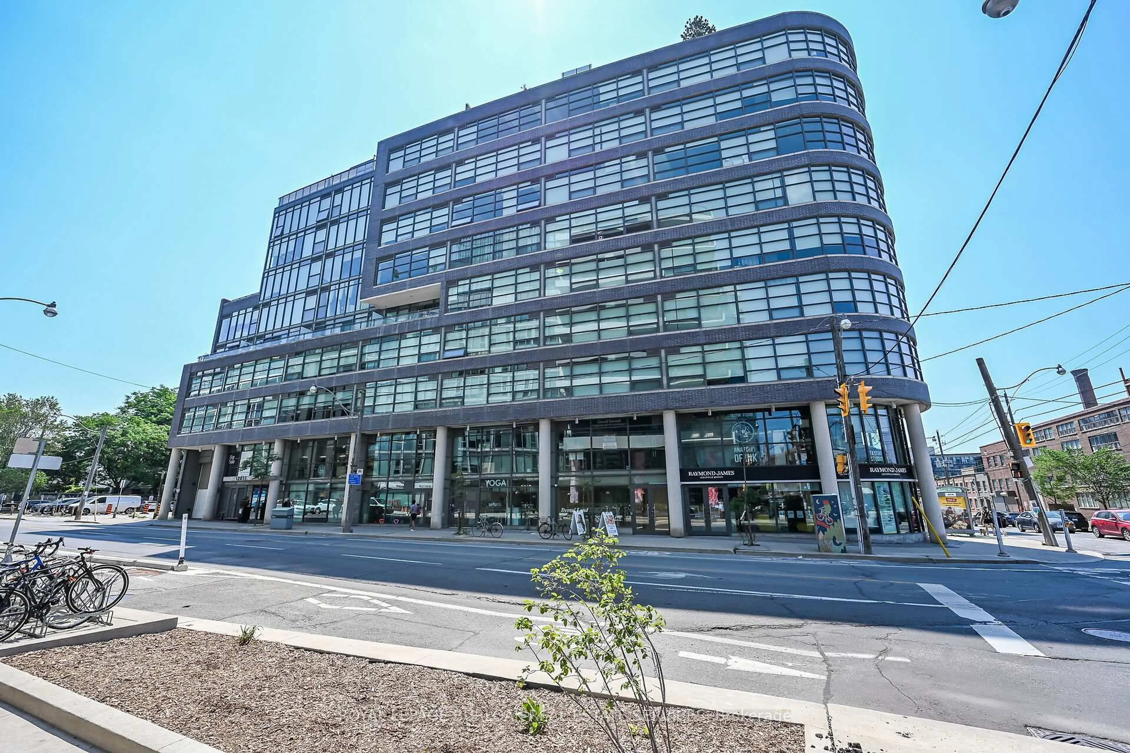 Indoor foyer for 1201 Dundas St #902, Toronto Ontario M4M 1S2