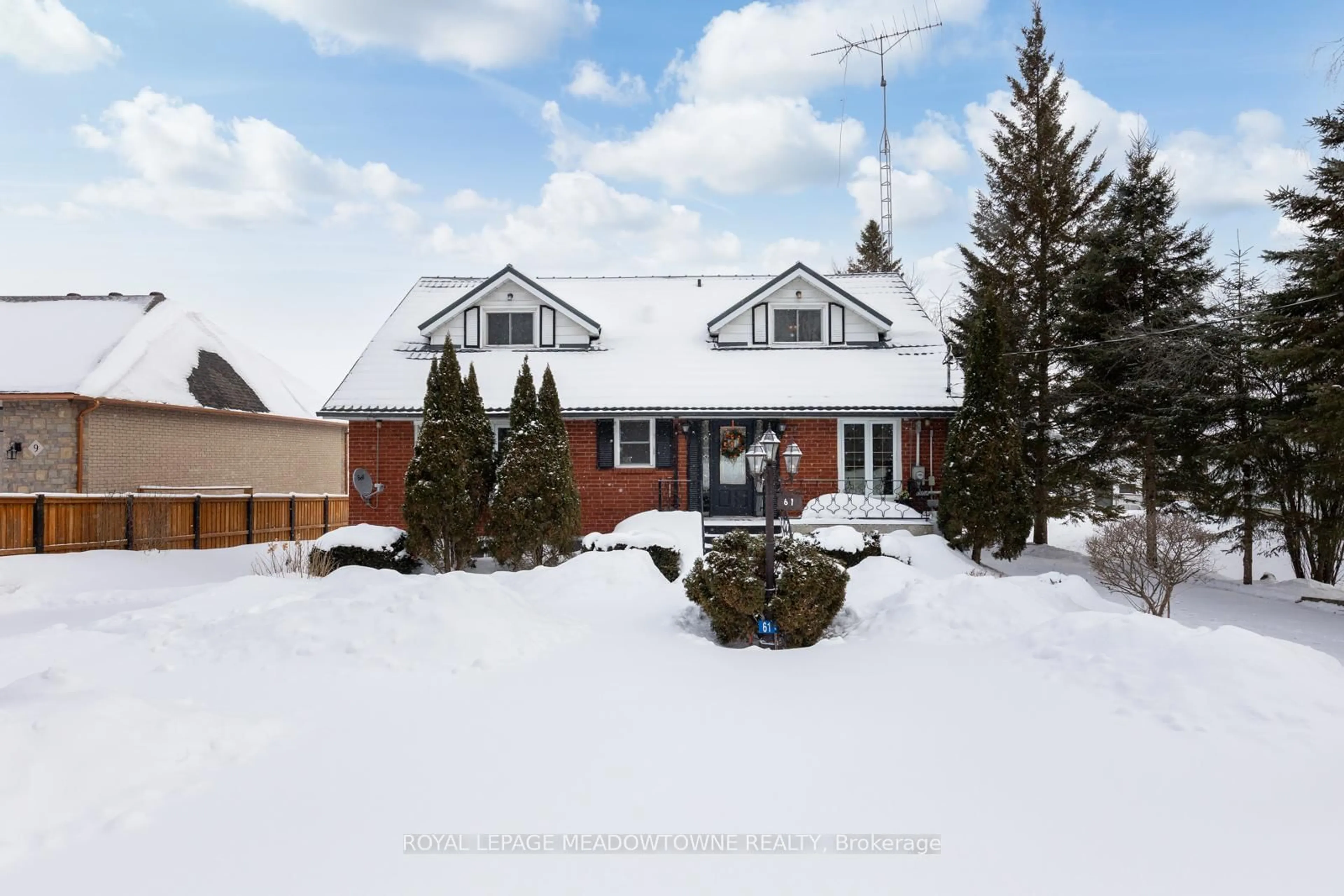 A pic from outside/outdoor area/front of a property/back of a property/a pic from drone, street for 61 Aldred Dr, Scugog Ontario L9L 1B4