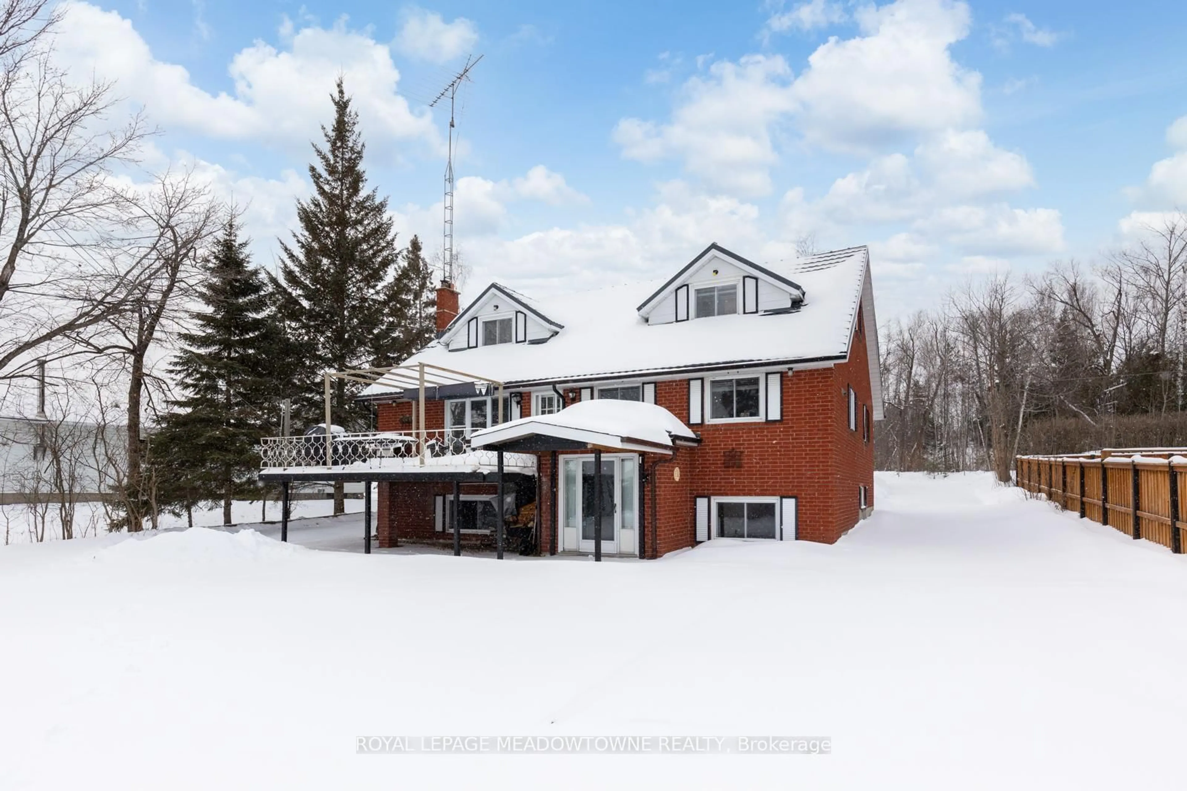 Patio, building for 61 Aldred Dr, Scugog Ontario L9L 1B4