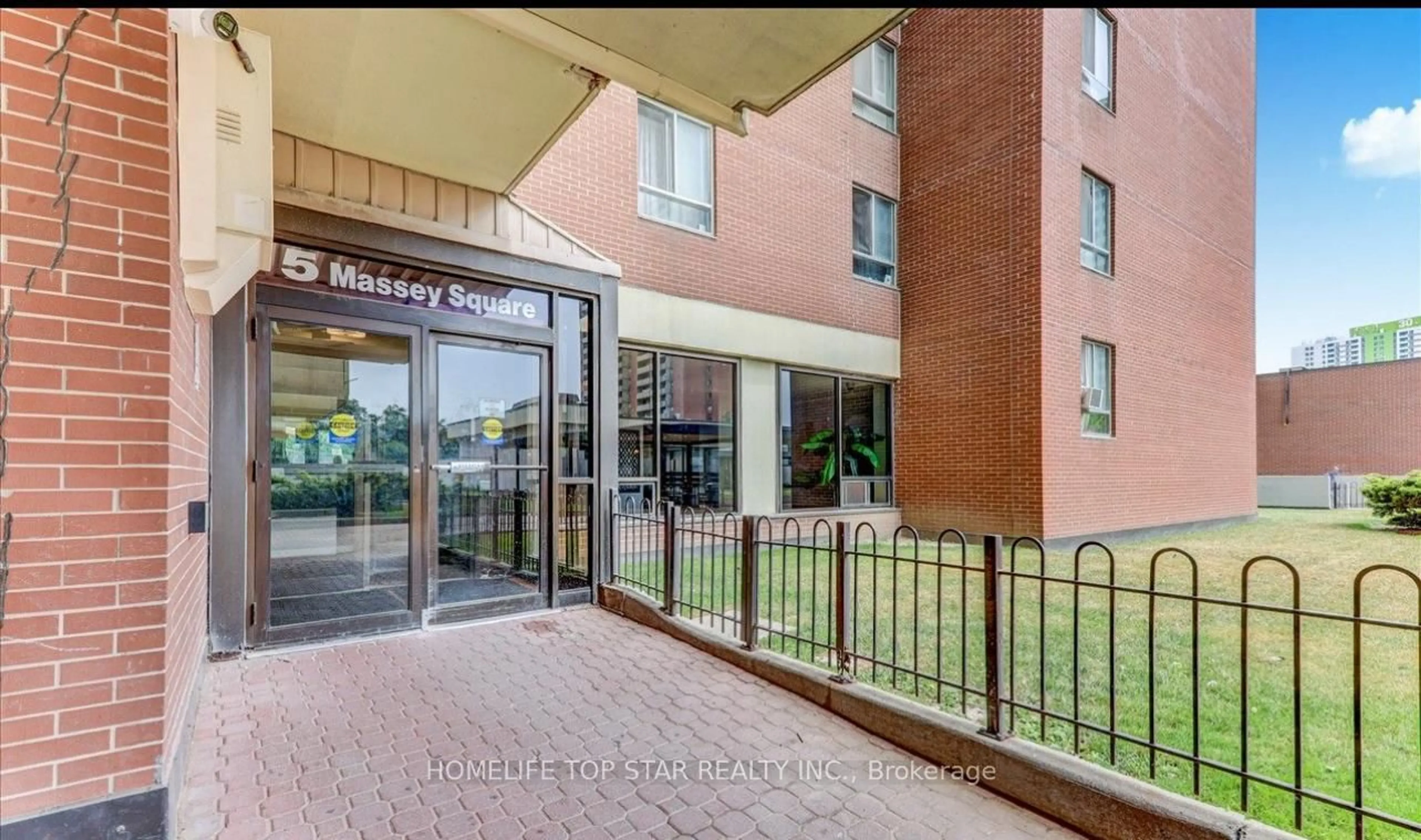 Indoor foyer for 5 Massey Sq #1806, Toronto Ontario M4C 5L6