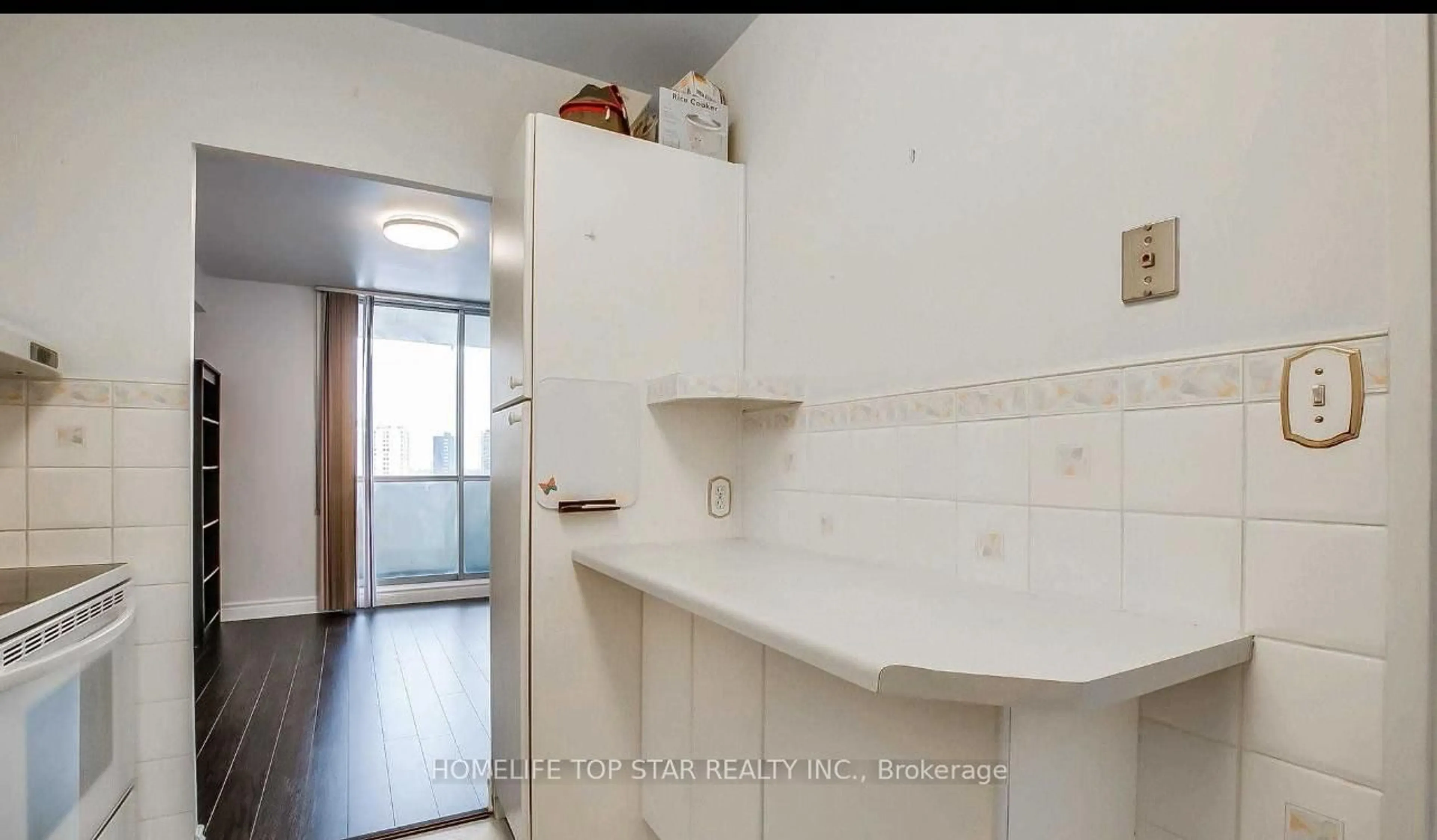 Unknown for 5 Massey Sq #1806, Toronto Ontario M4C 5L6