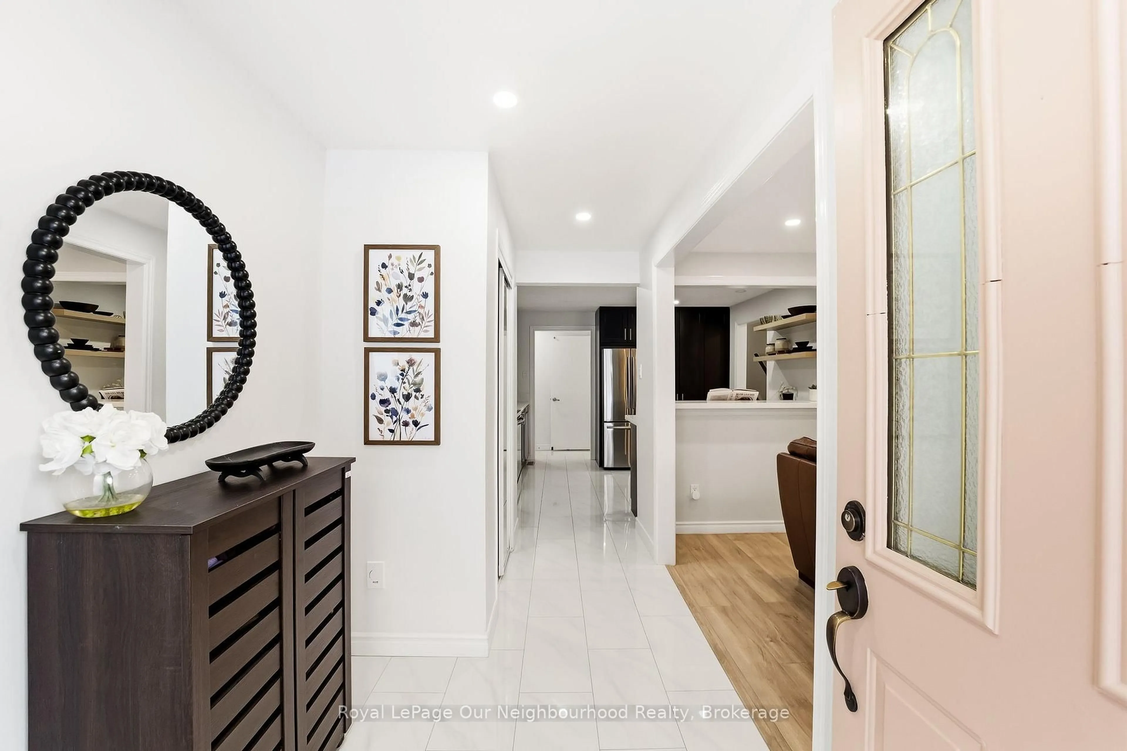 Indoor entryway for 31 Boundy Cres, Toronto Ontario M1W 2E3