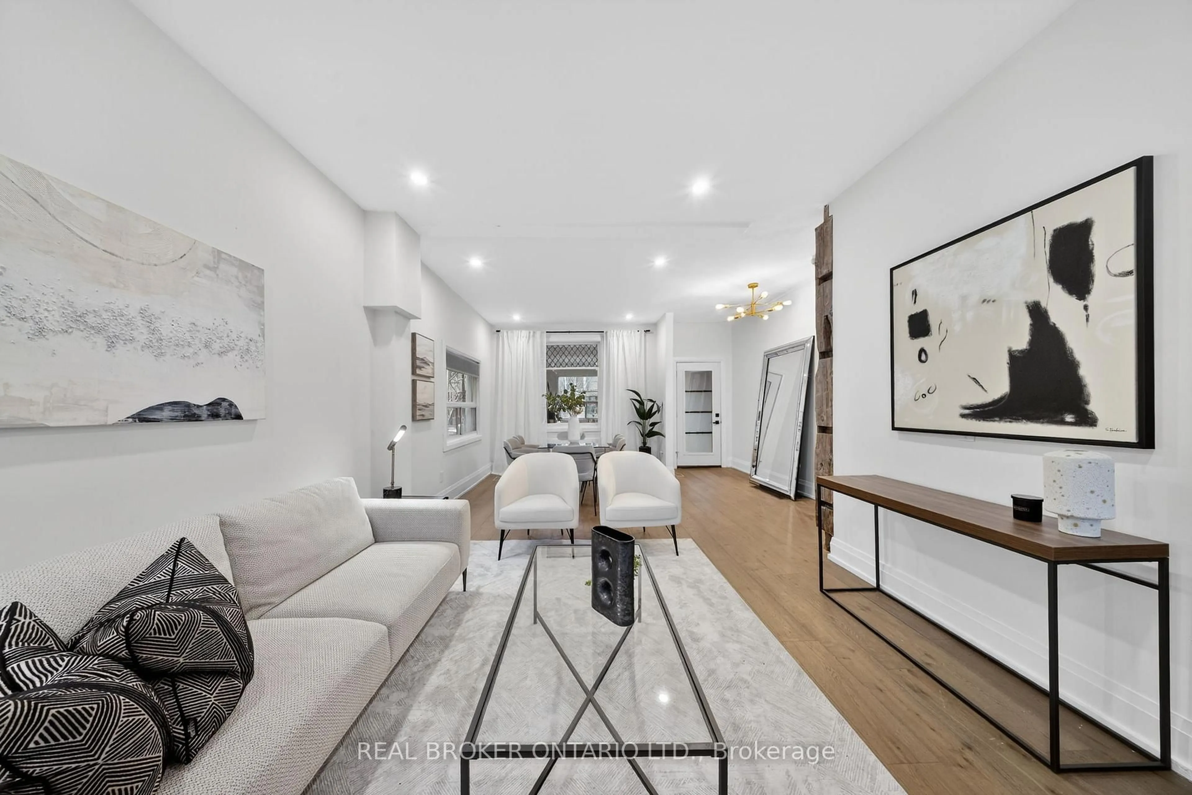 Living room with furniture, unknown for 143 Parkmount Rd, Toronto Ontario M4J 4V3