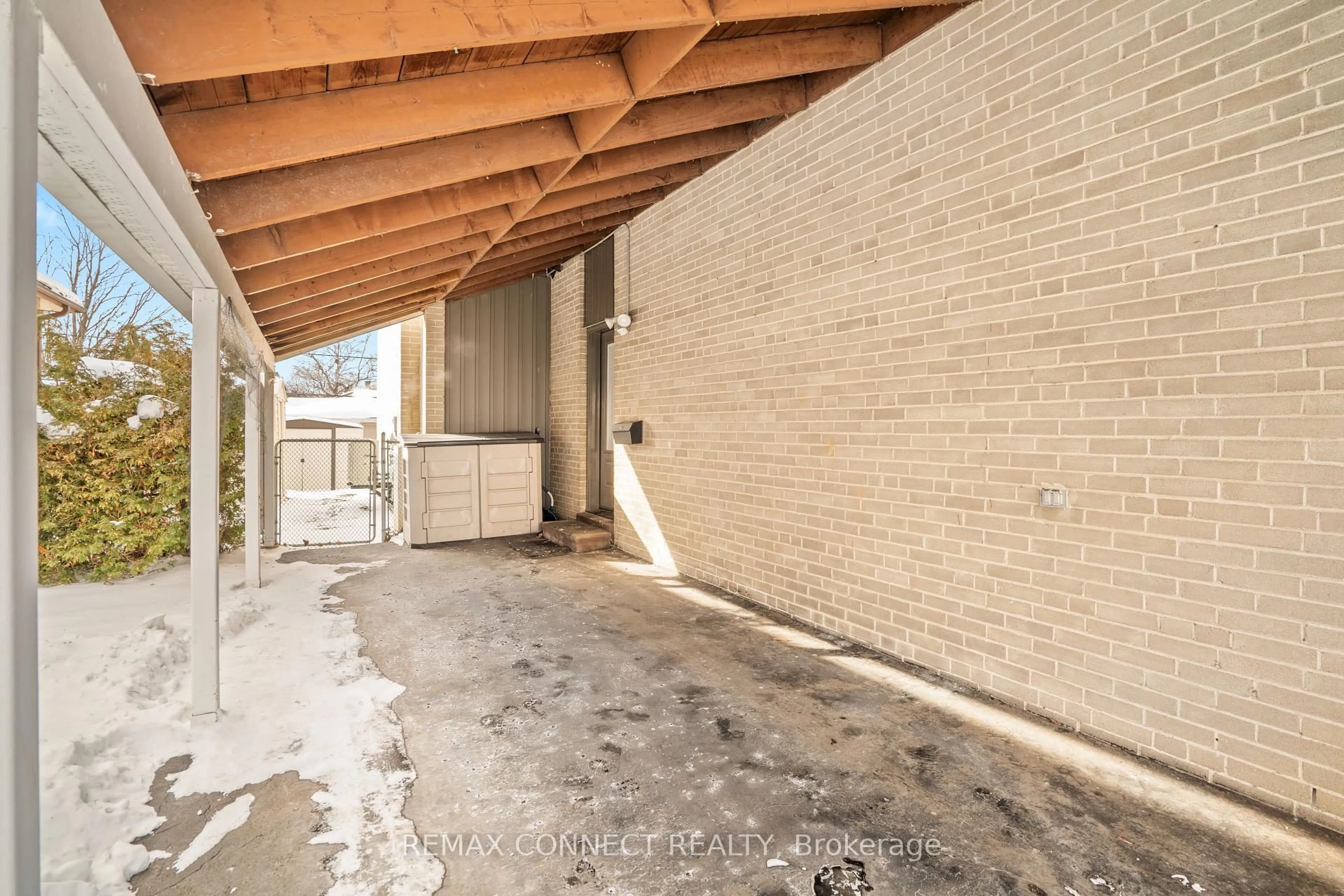 Patio, street for 856 Chapleau Dr, Pickering Ontario L1W 1P4