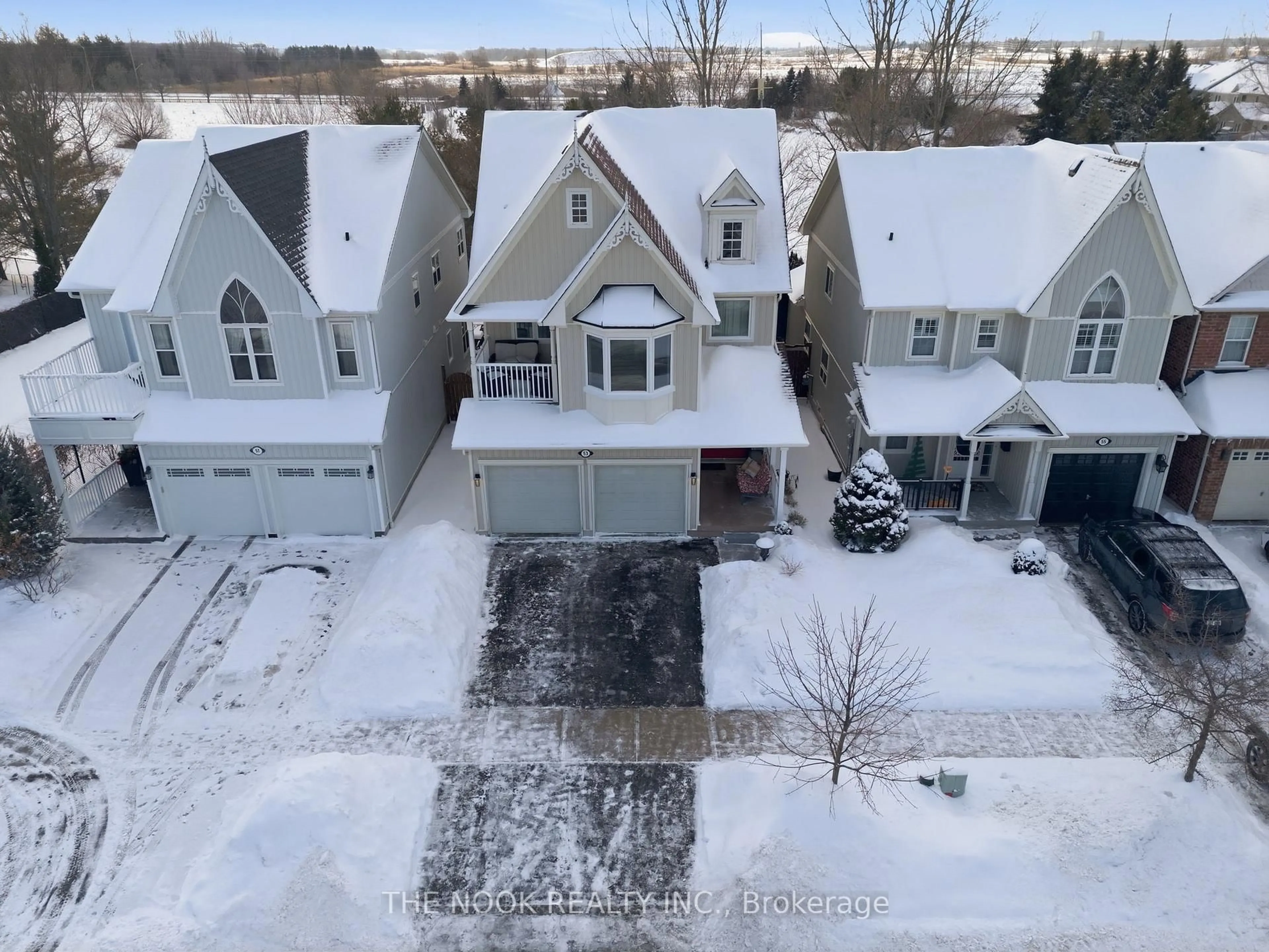 A pic from outside/outdoor area/front of a property/back of a property/a pic from drone, street for 53 Kinross Ave, Whitby Ontario L1M 2C4