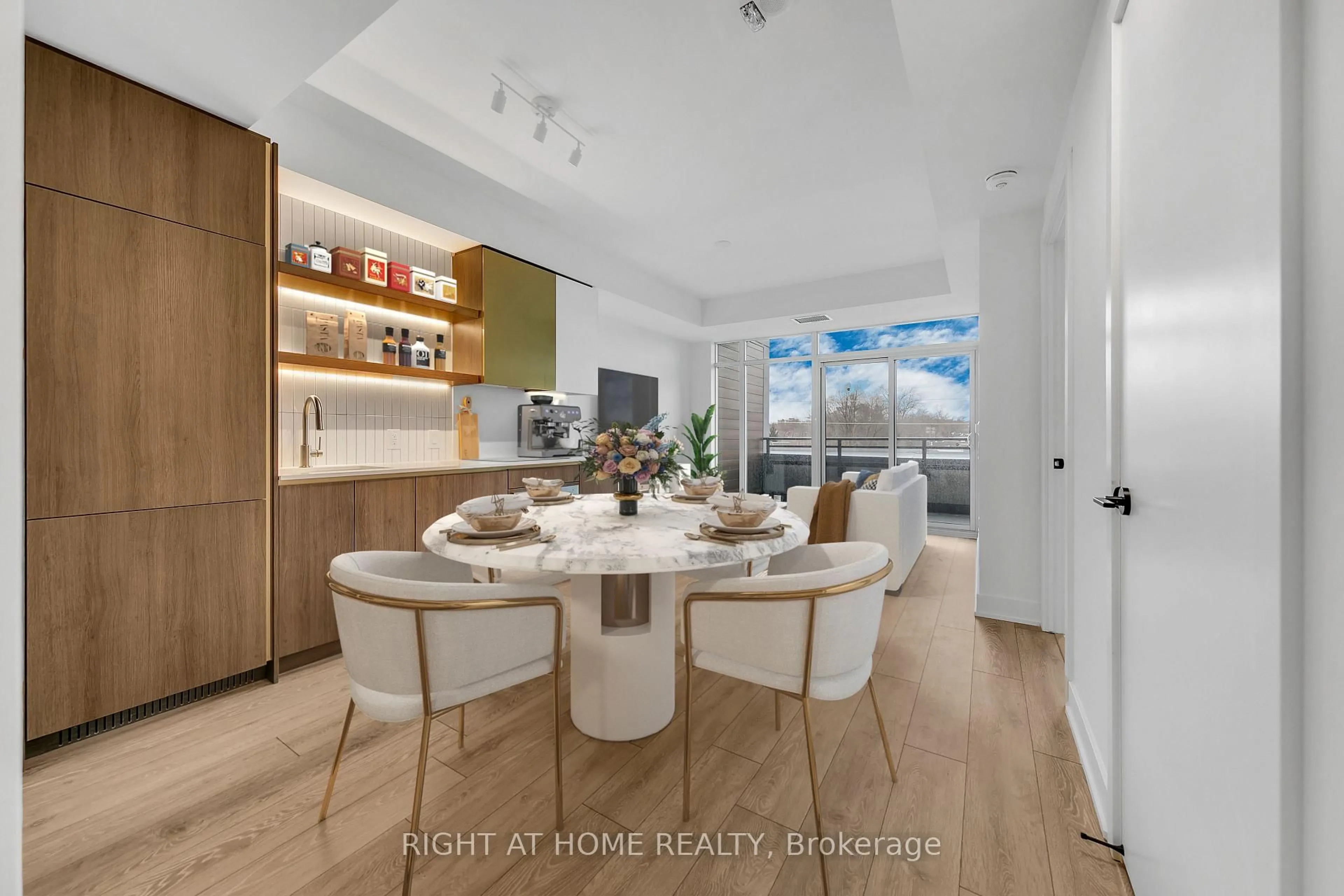 Unknown for 1285 Queen St #403, Toronto Ontario M4L 1C2