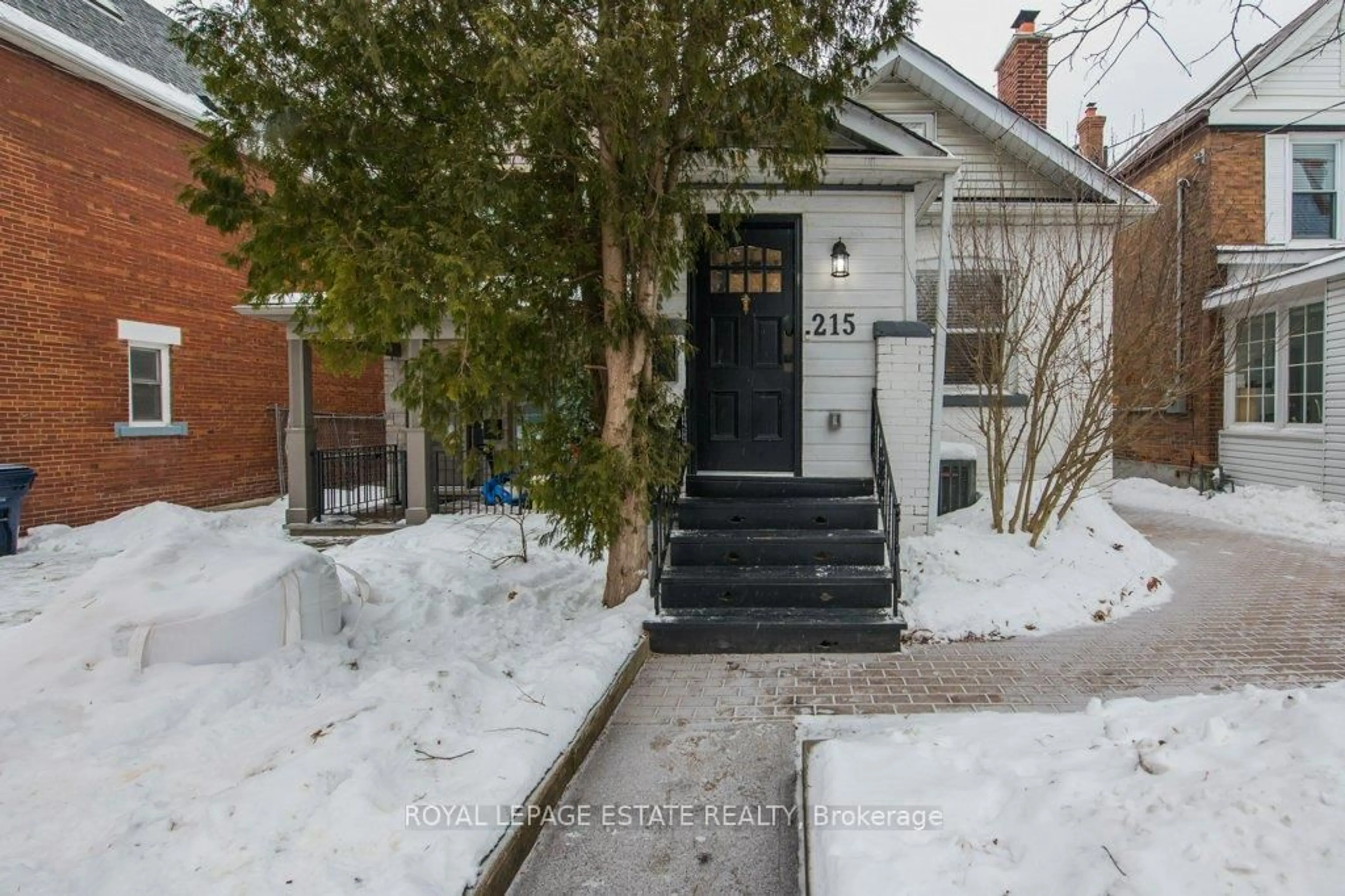 Unknown for 215 Pickering St, Toronto Ontario M4E 3J9