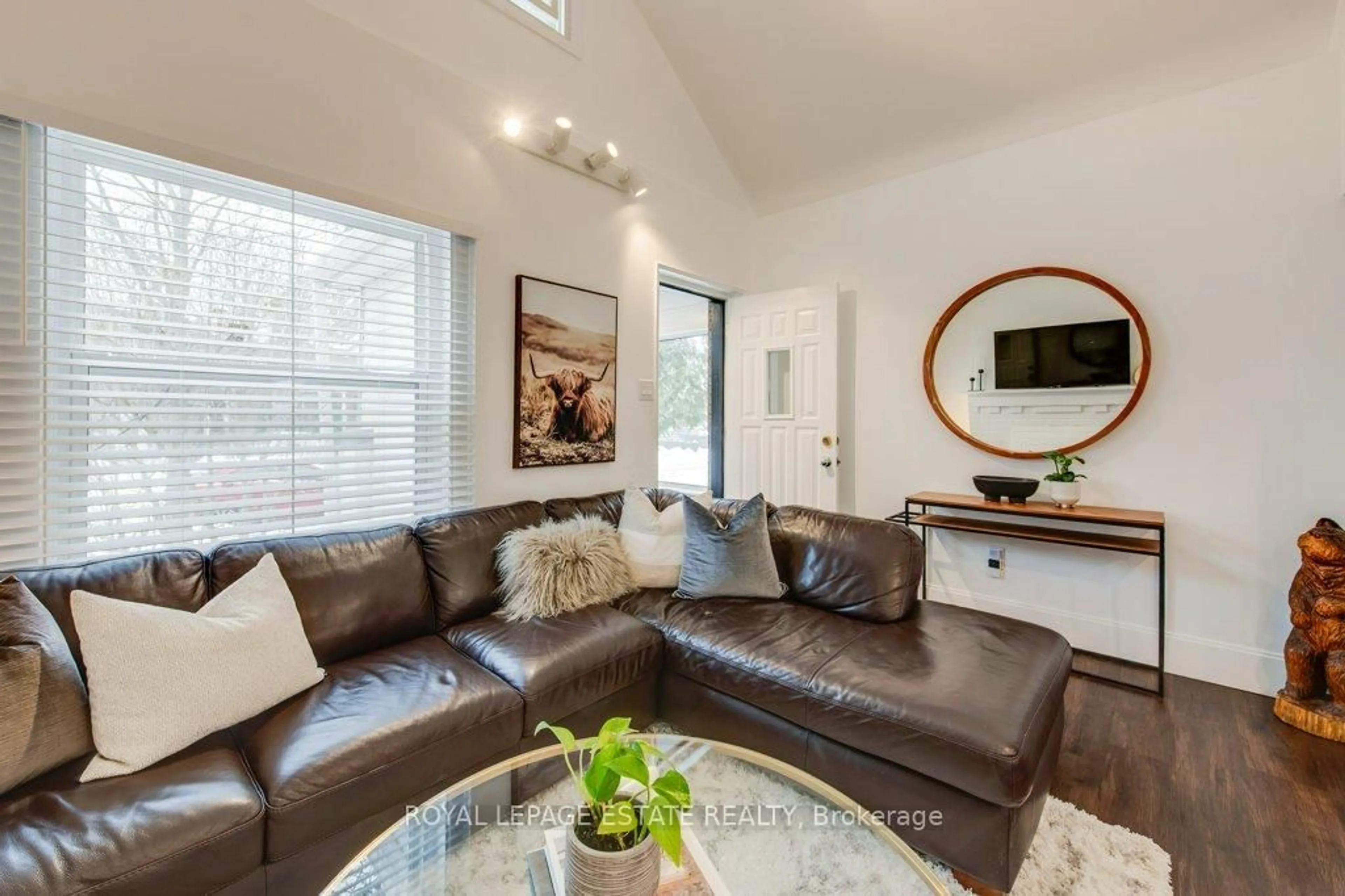 Living room with furniture, unknown for 215 Pickering St, Toronto Ontario M4E 3J9