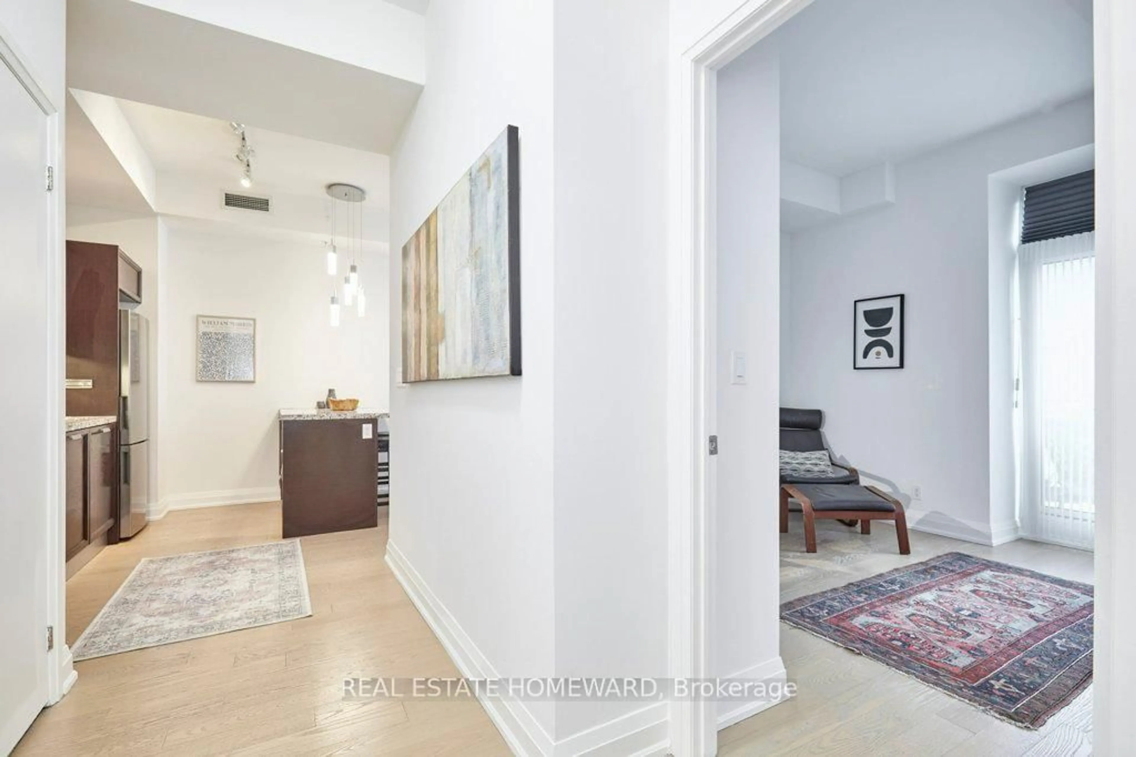 Indoor entryway for 2 Bellefair Ave #201, Toronto Ontario M4L 3T8