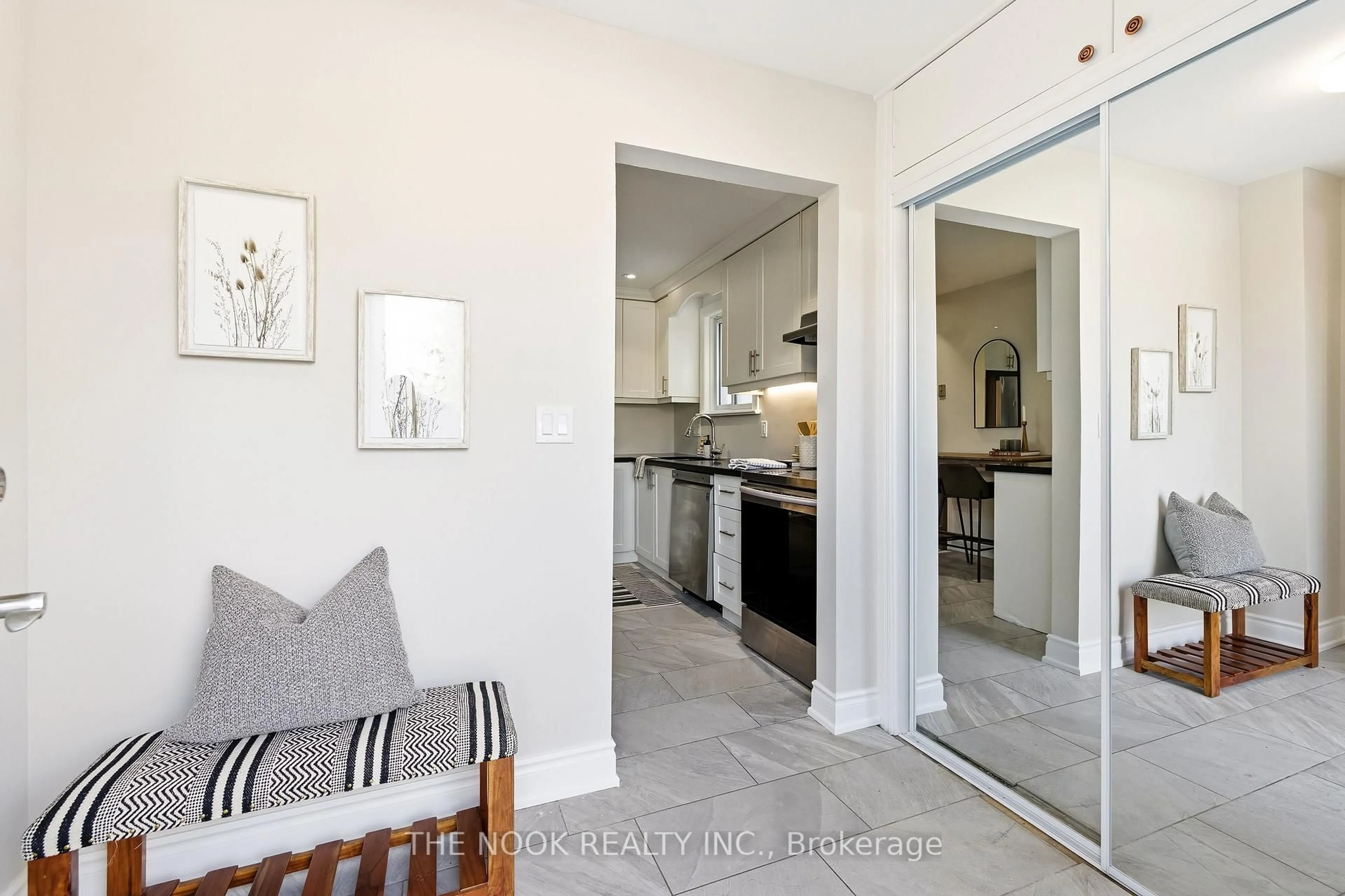 Indoor entryway for 629 Capilano Cres, Oshawa Ontario L1H 7V3