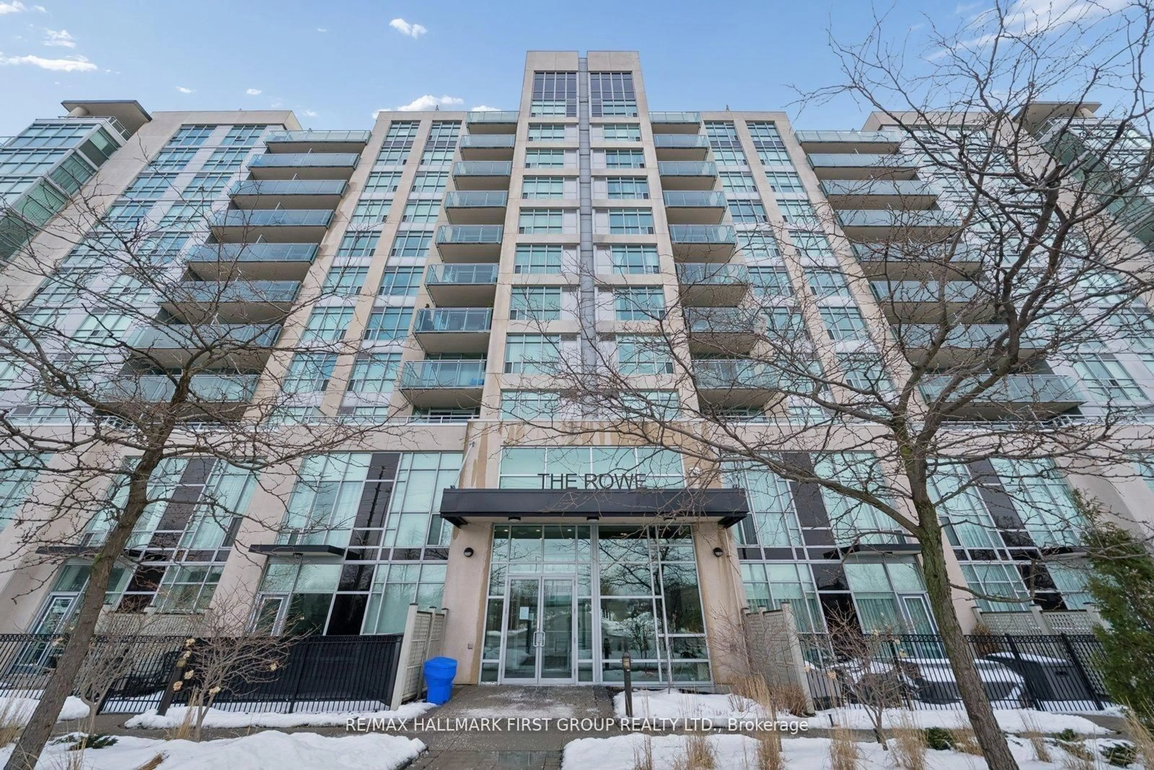 Indoor foyer for 1600 Charles St #406, Whitby Ontario L1N 0G4