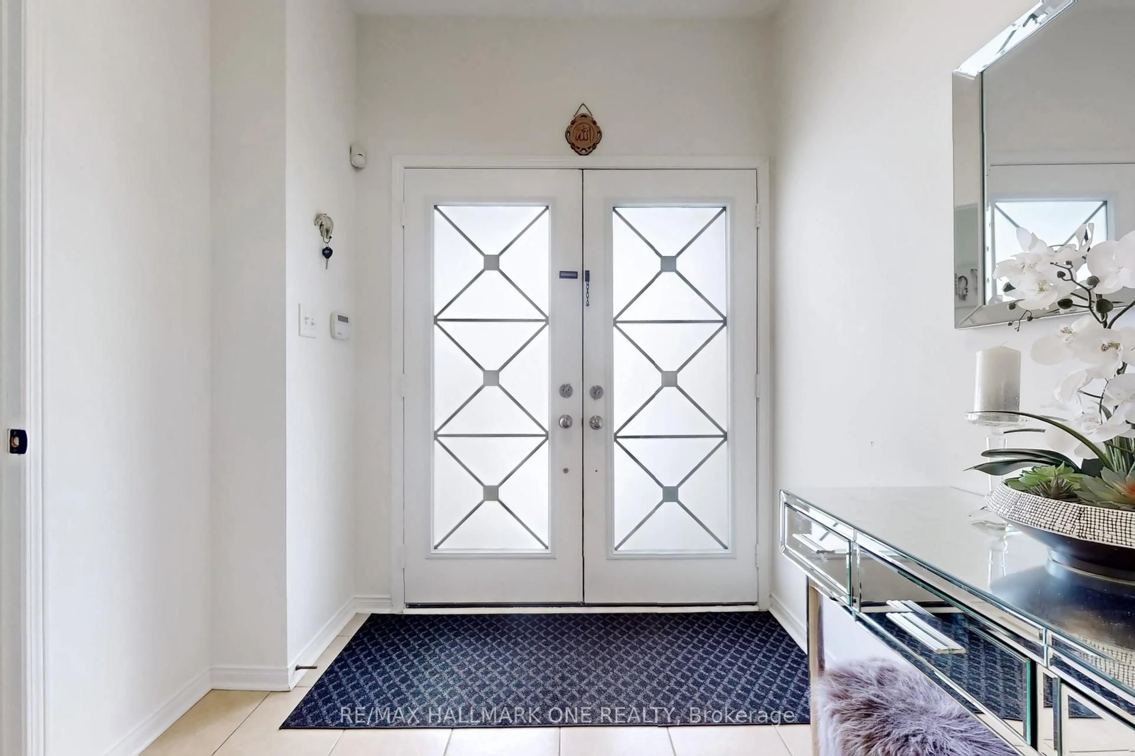 Indoor entryway for 1348 Wallig Ave, Oshawa Ontario L1K 0J5