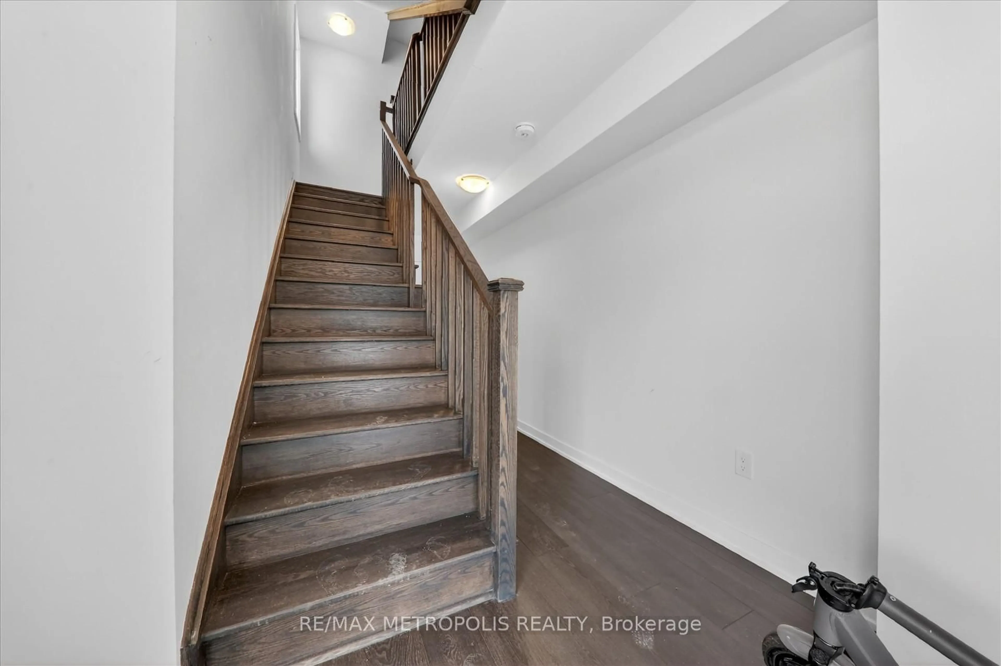 Stairs for 1865 Pickering Pkwy #301, Pickering Ontario L1V 0H2