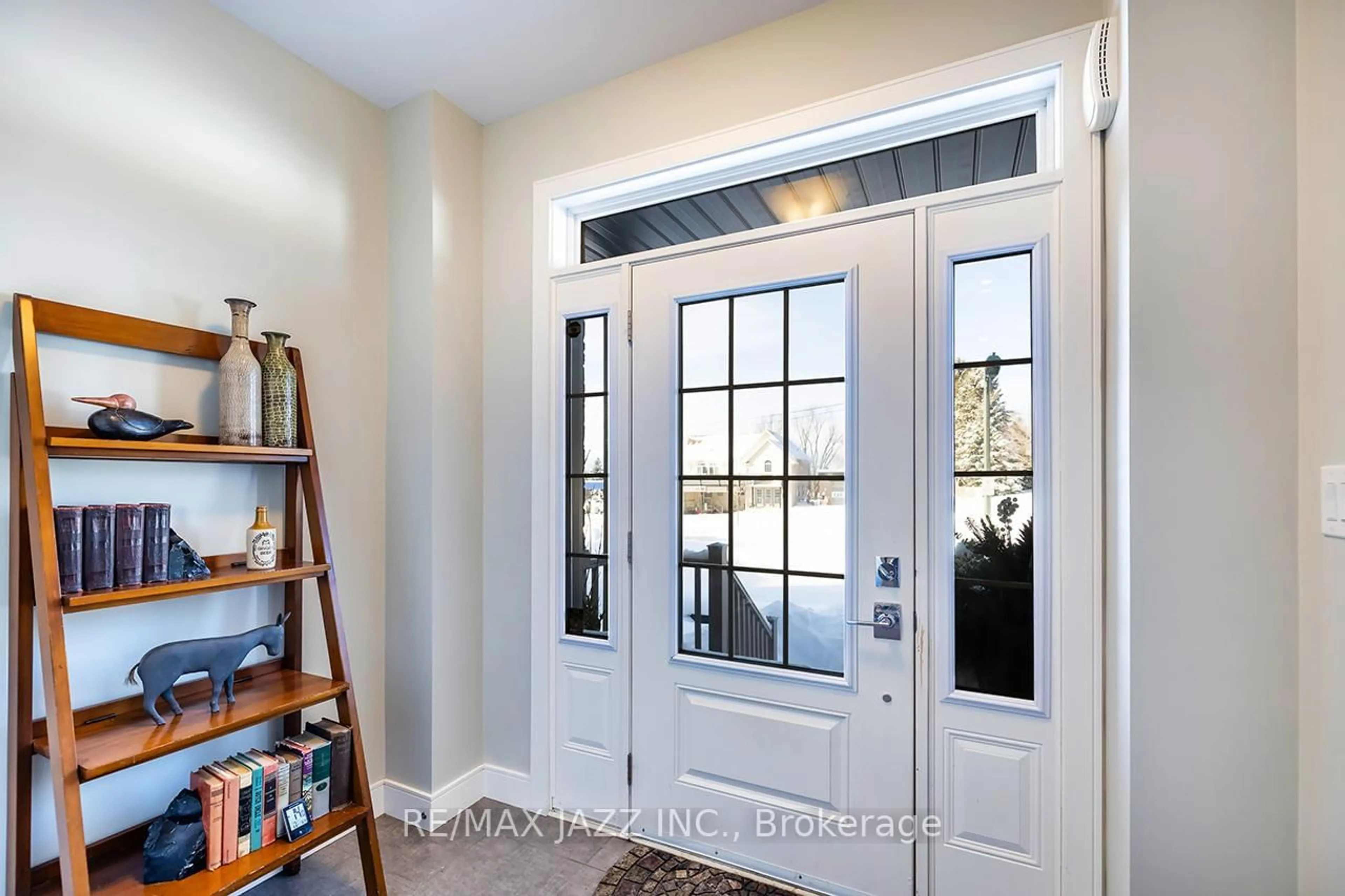 Indoor entryway for 78 Shand Lane, Scugog Ontario L9L 0C7