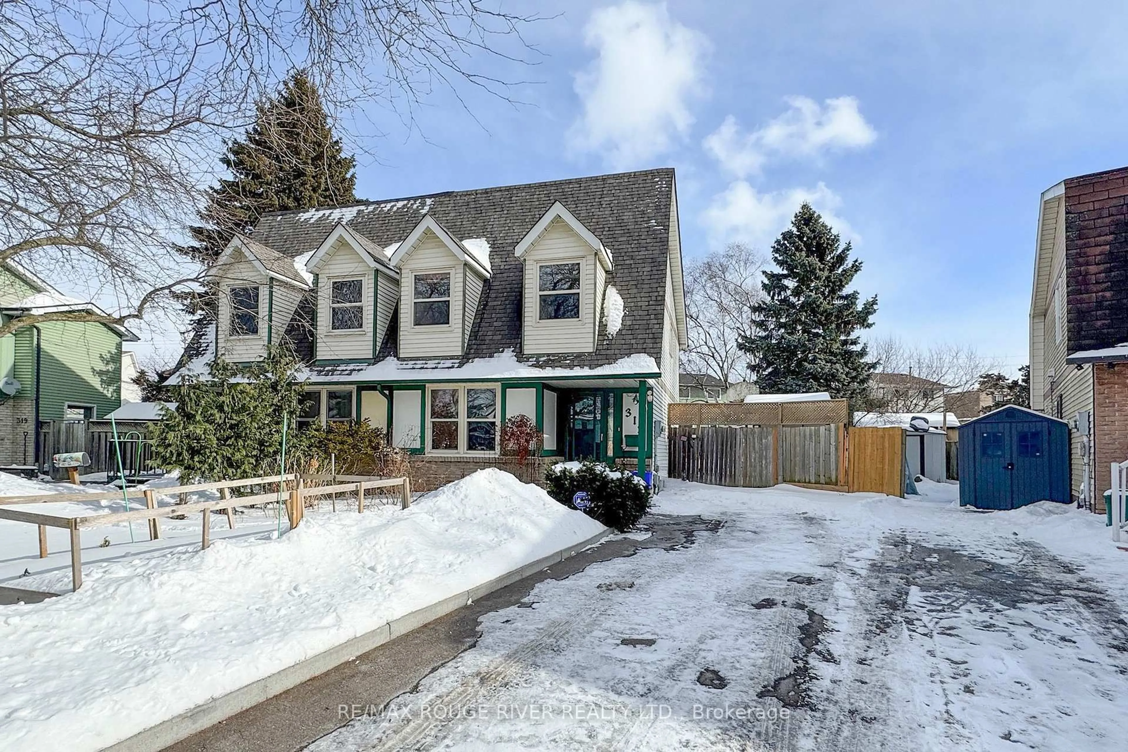 A pic from outside/outdoor area/front of a property/back of a property/a pic from drone, street for 313 Rondeau Crt, Oshawa Ontario L1J 6N4