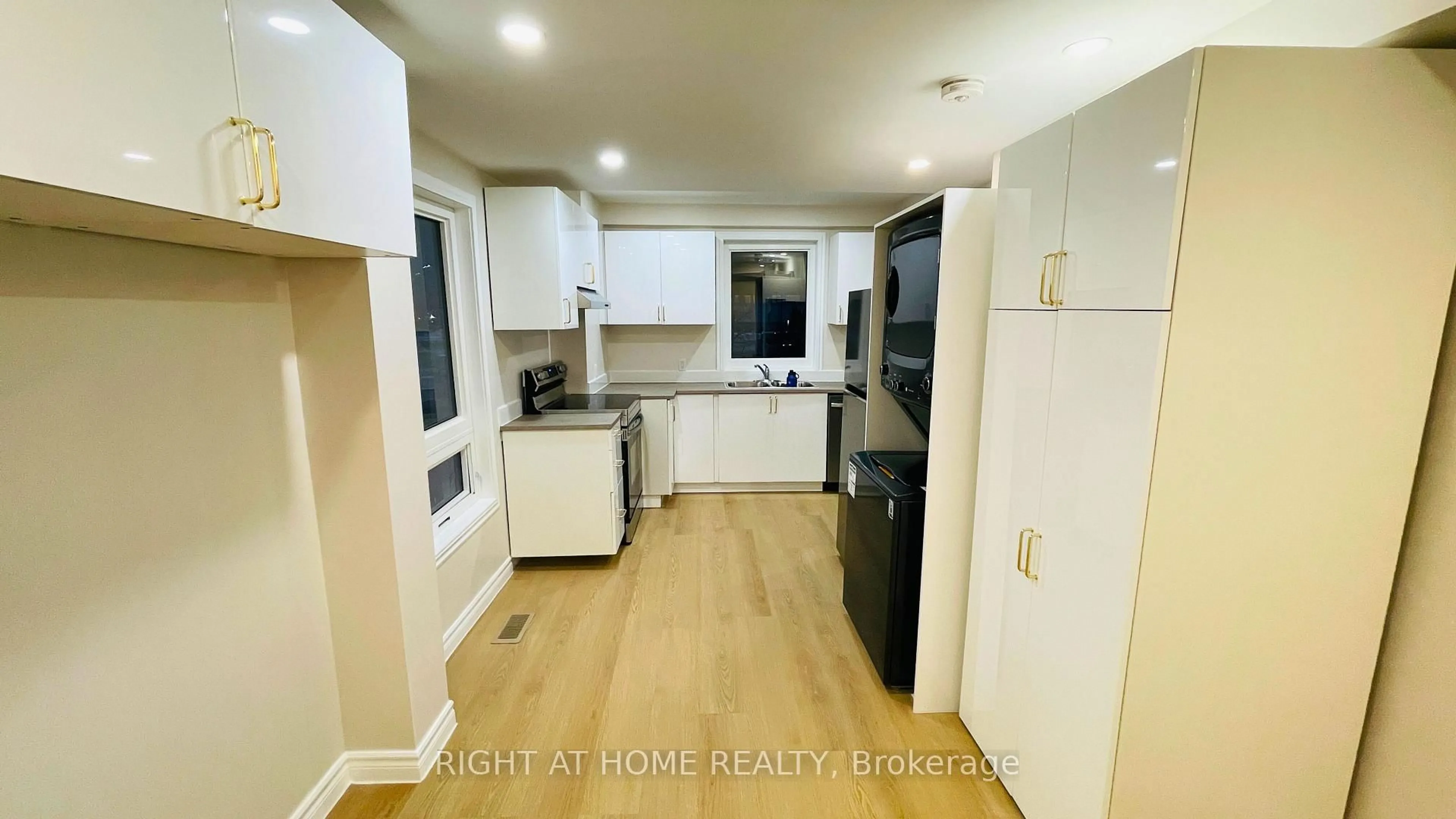 Open concept kitchen, unknown for 158 William St, Oshawa Ontario L1G 1K6