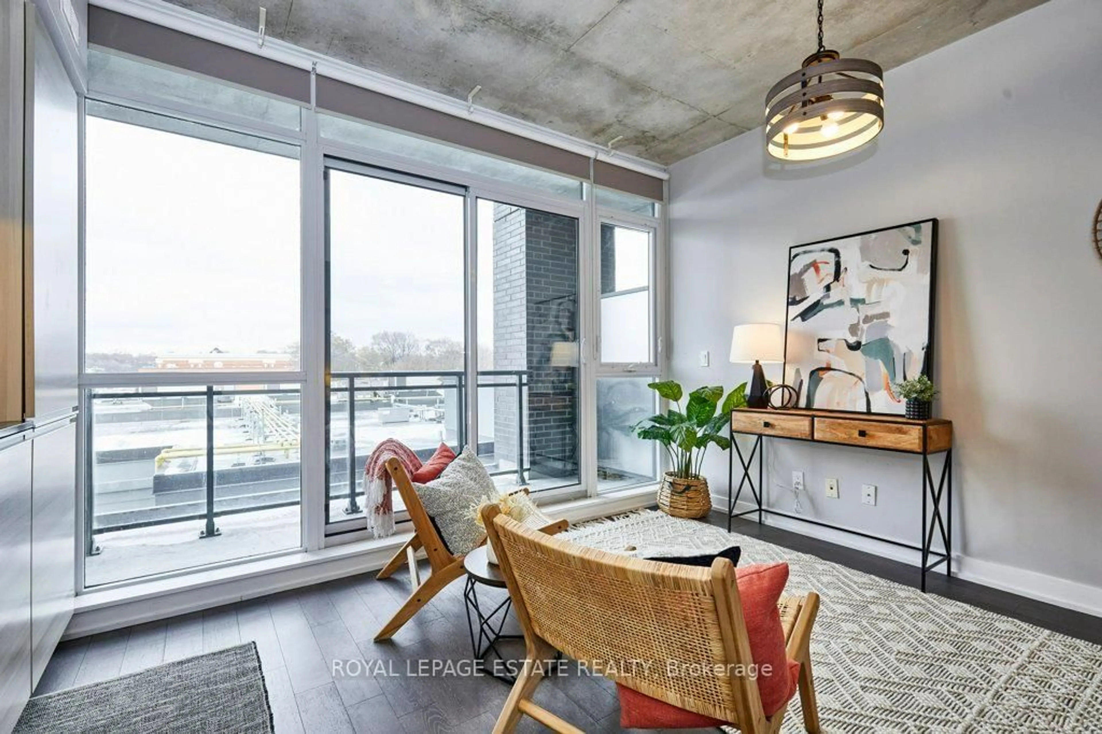 Unknown for 1190 Dundas St #525, Toronto Ontario M4M 0C5