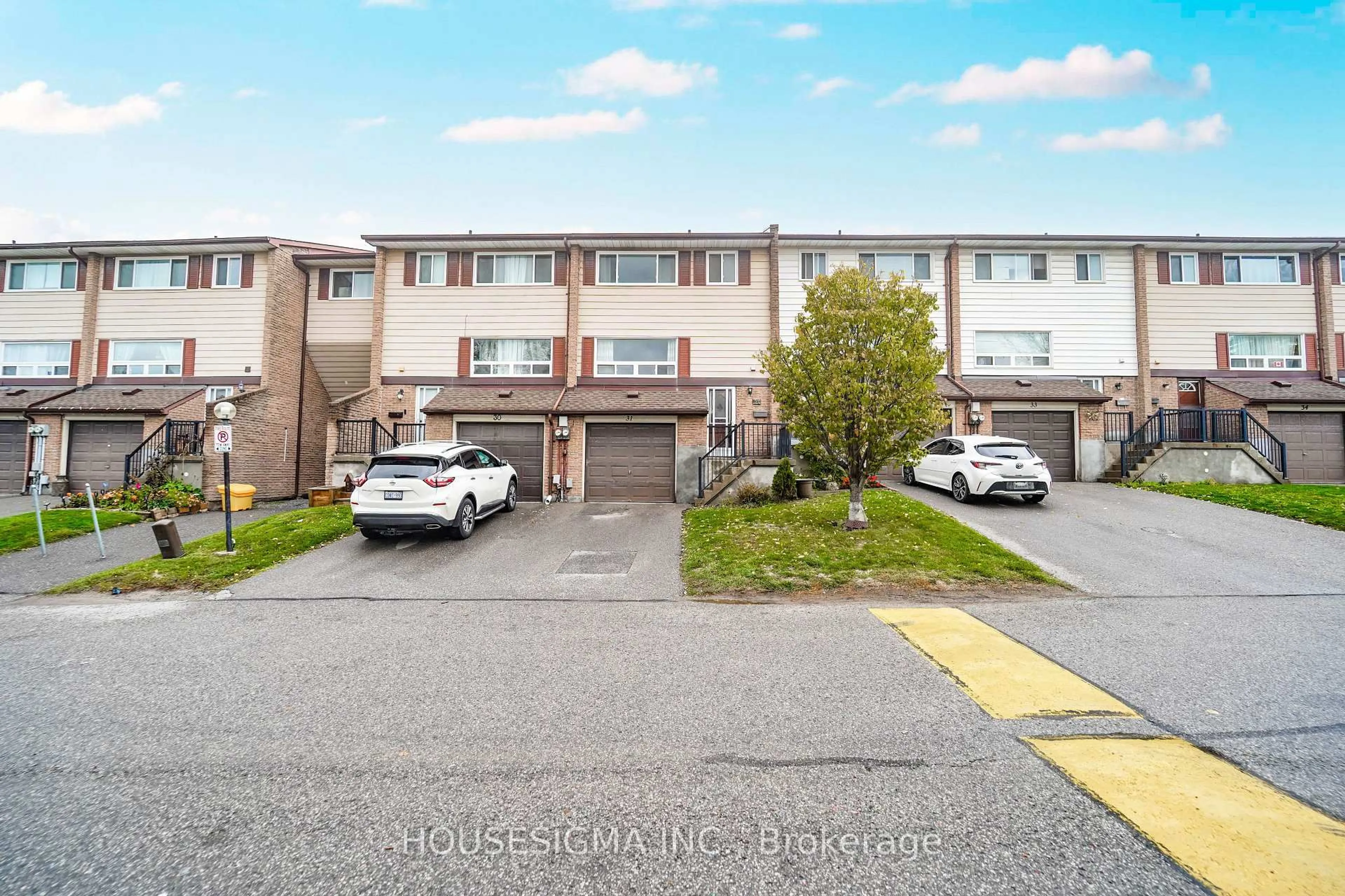 A pic from outside/outdoor area/front of a property/back of a property/a pic from drone, street for 321 Blackthorn St #31, Oshawa Ontario L1K 1L3
