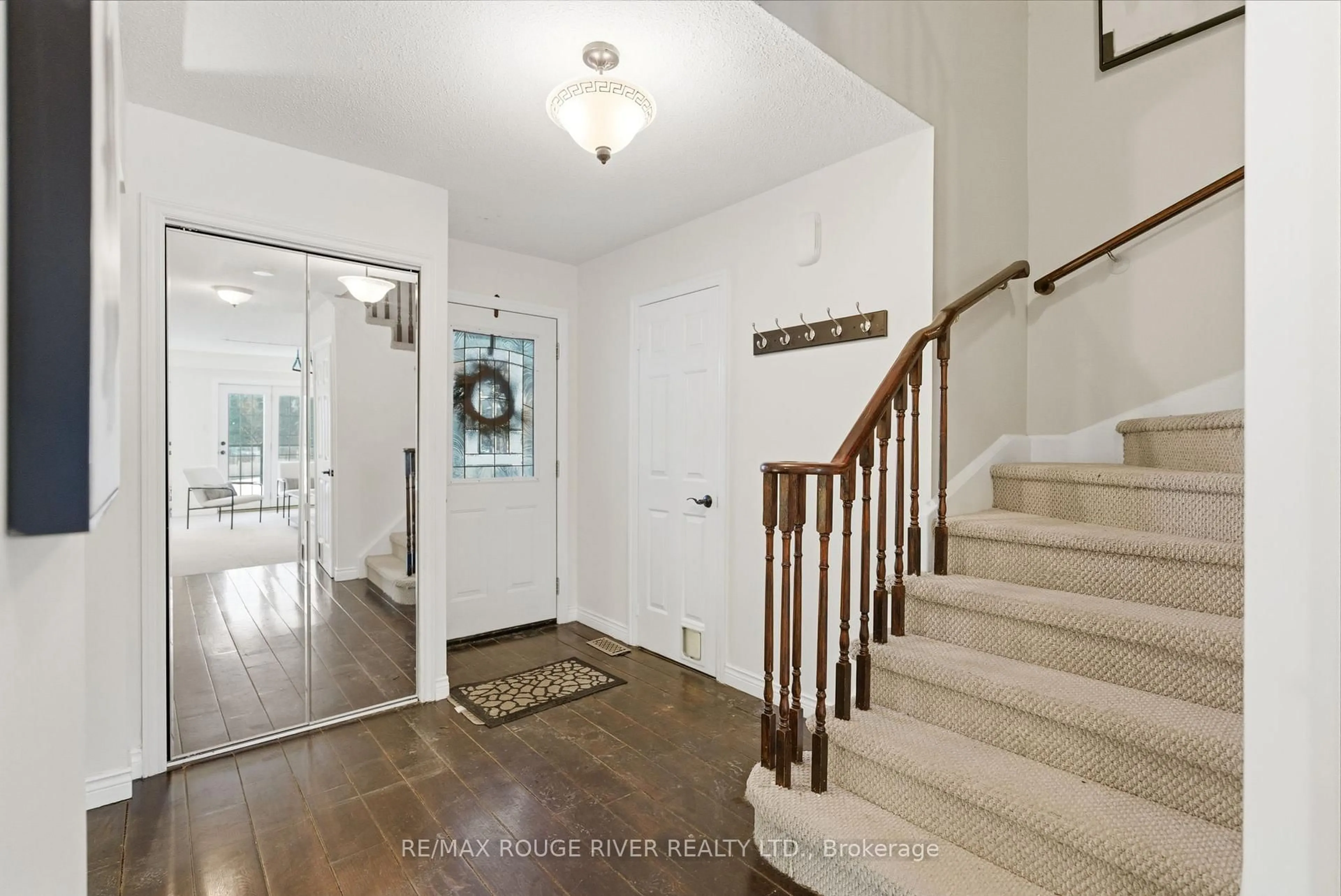 Indoor entryway for 3 Corral Crt, Whitby Ontario L1N 8E6