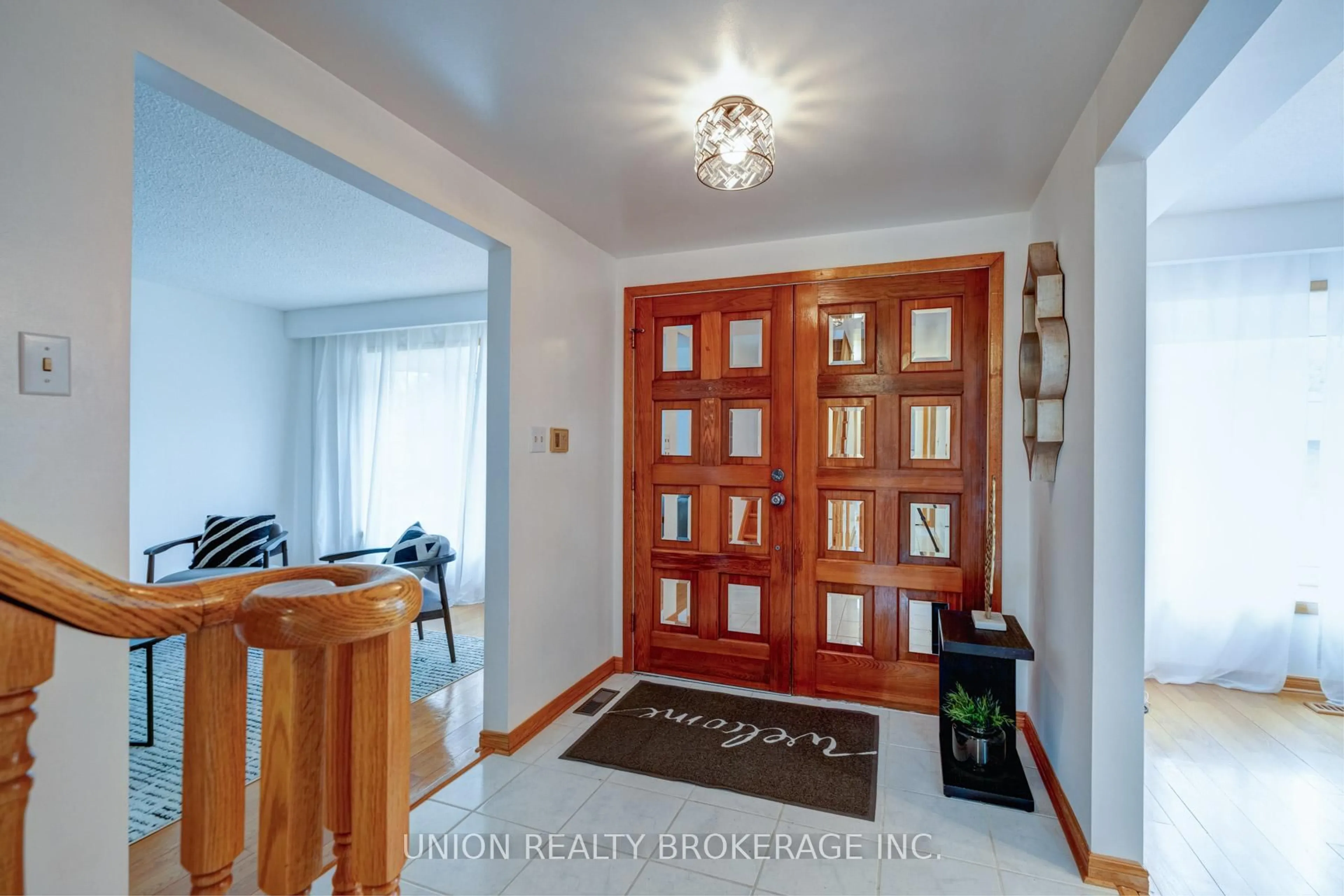 Indoor entryway for 15 Charterhouse Rd, Toronto Ontario M1S 2T4