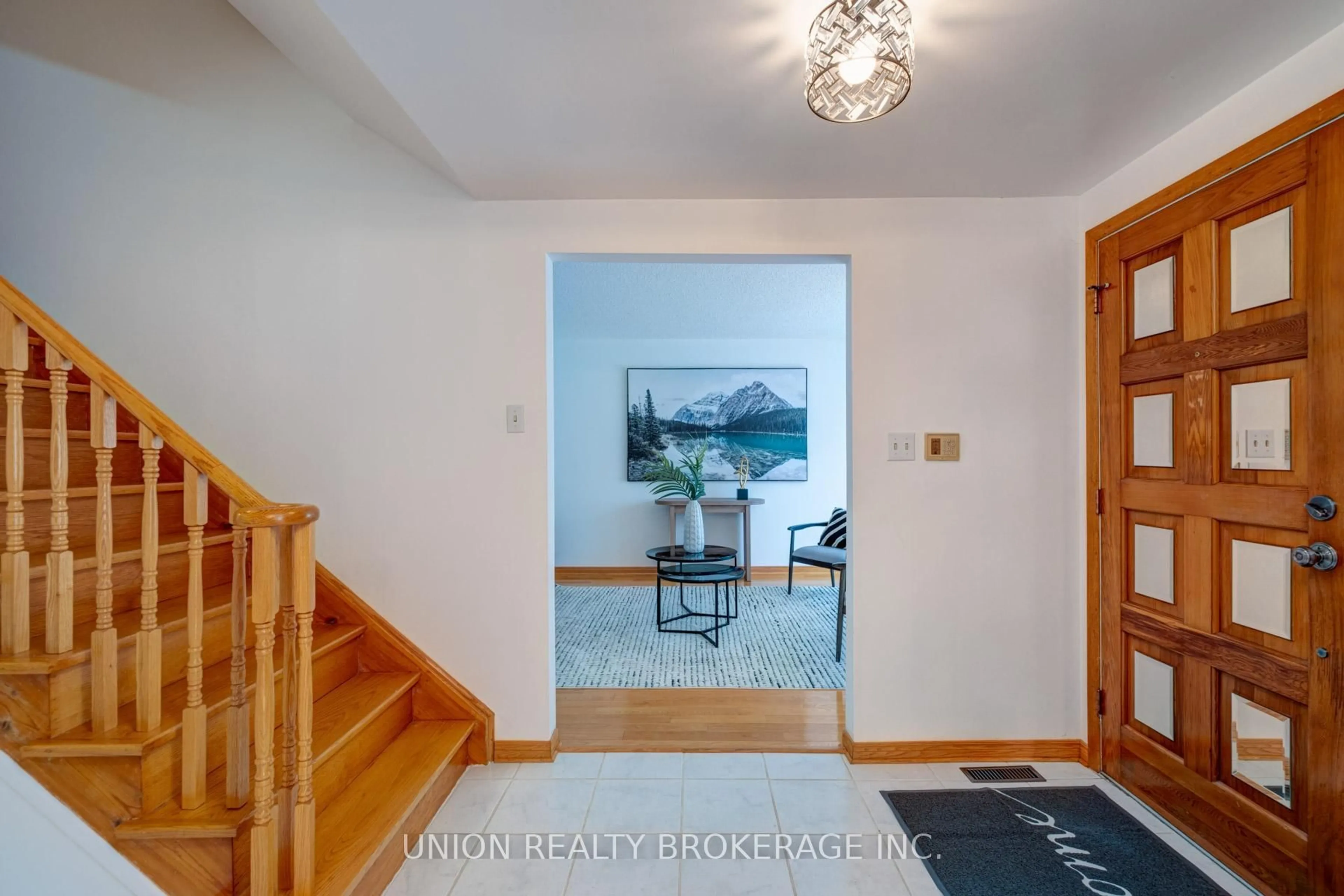 Indoor entryway for 15 Charterhouse Rd, Toronto Ontario M1S 2T4