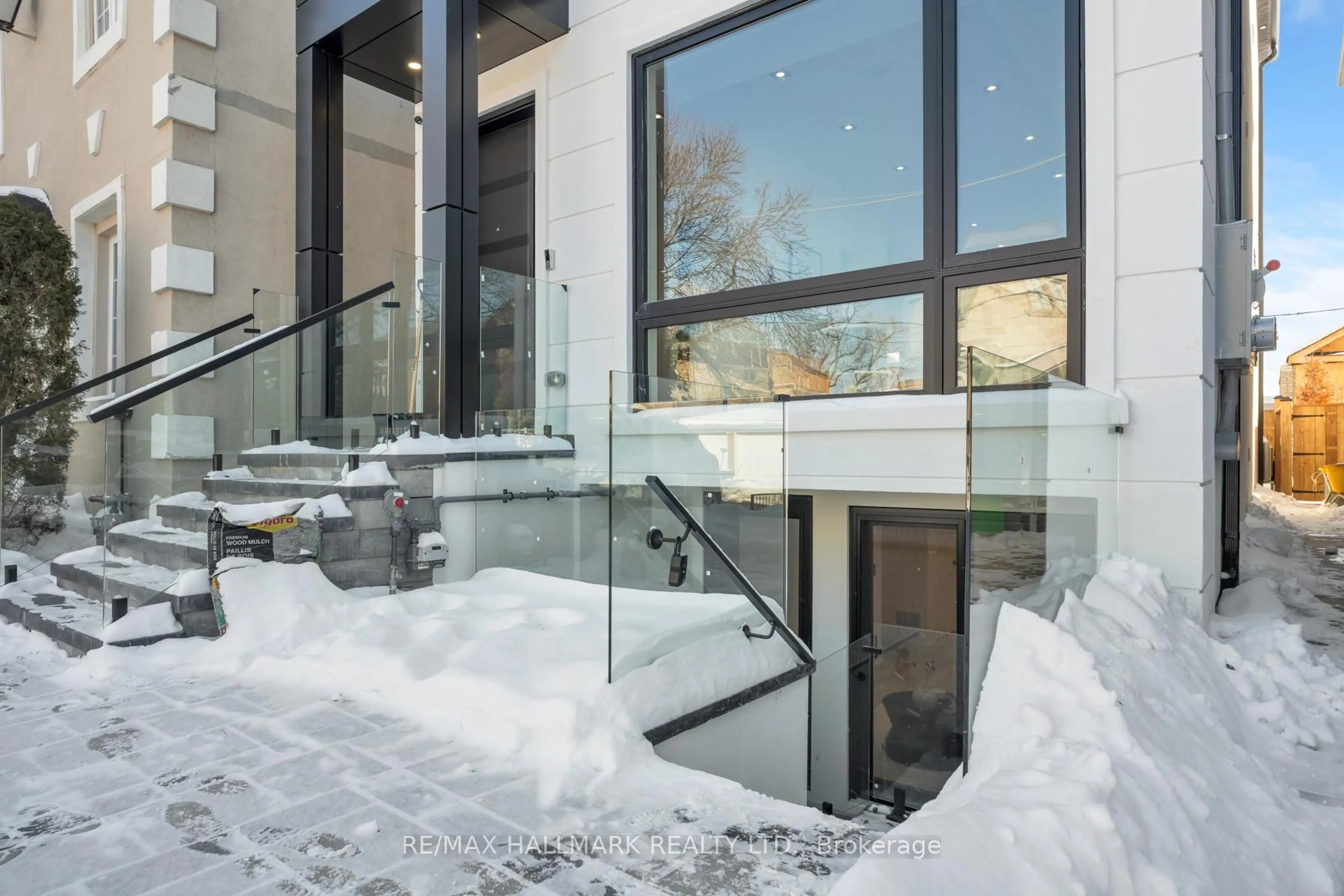 Unknown for 15 Cruikshank Ave, Toronto Ontario M4K 1S6