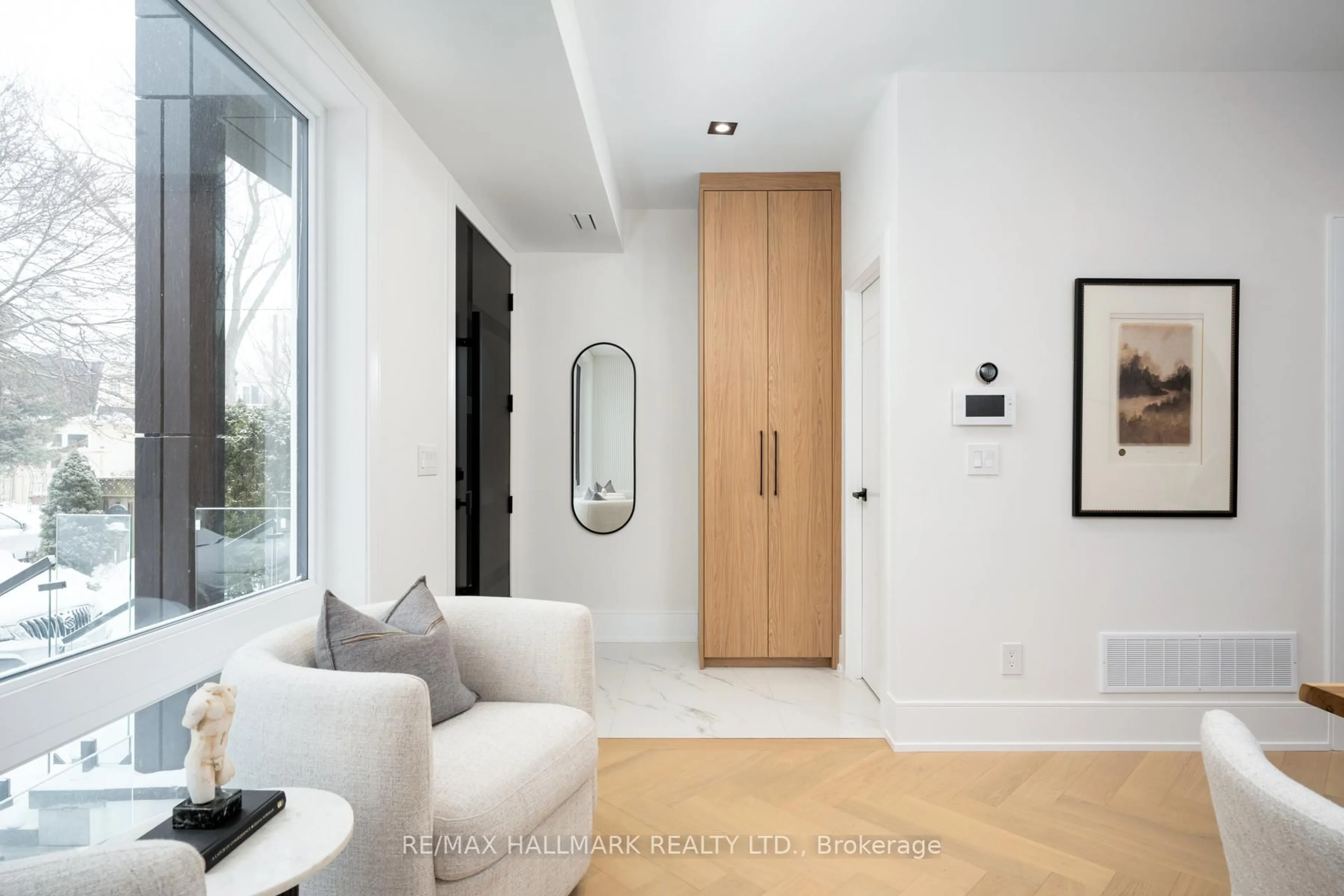 Indoor entryway for 15 Cruikshank Ave, Toronto Ontario M4K 1S6