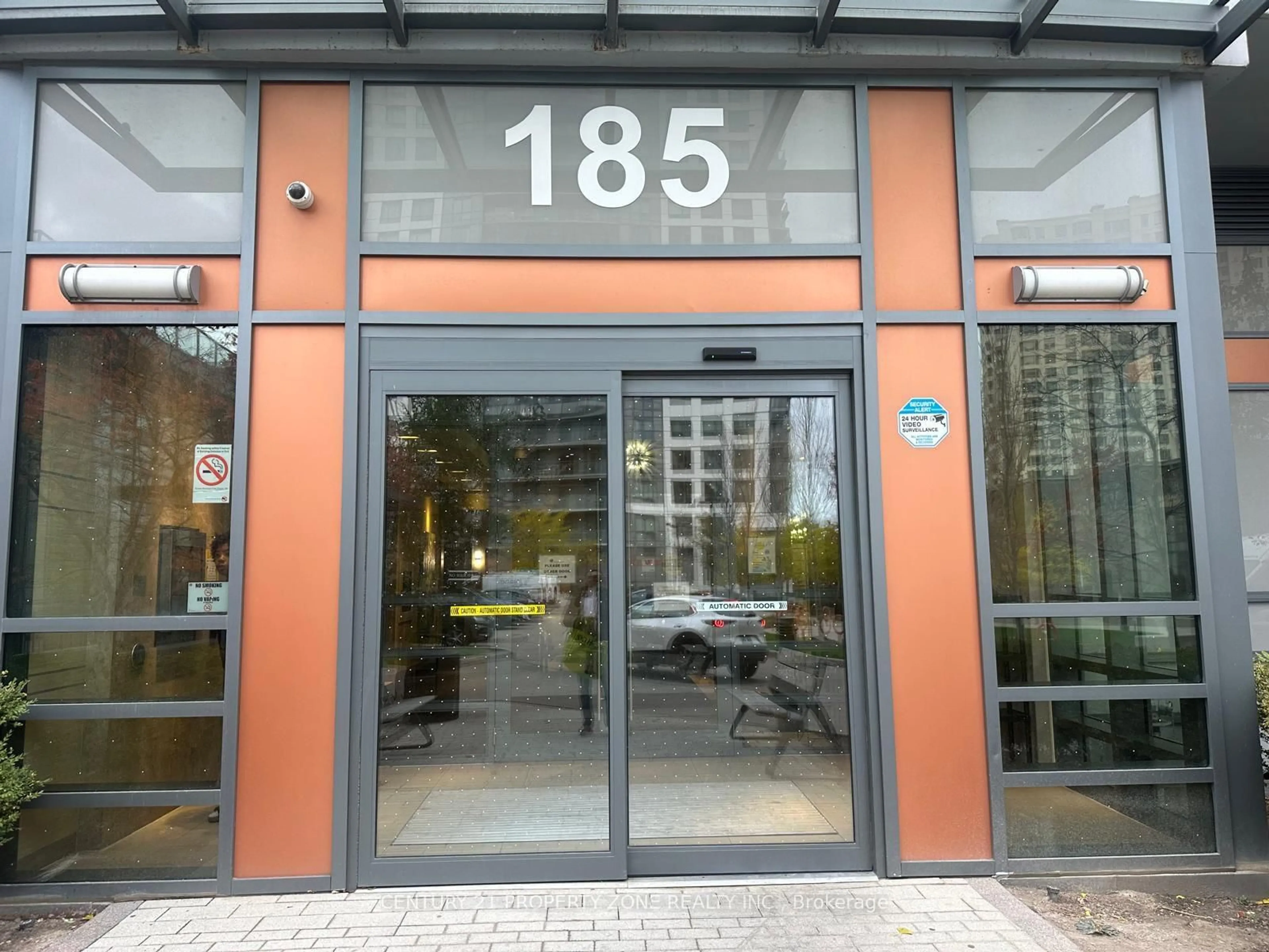 Indoor foyer for 185 Bonis Ave #303, Toronto Ontario M1T 0A4