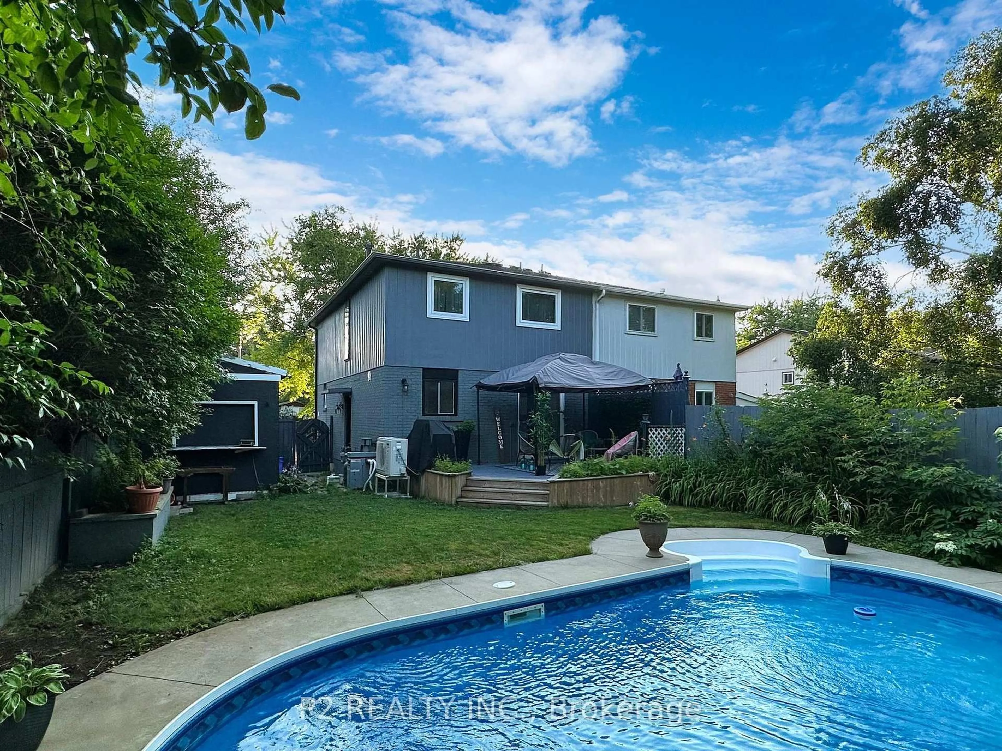 A pic from outside/outdoor area/front of a property/back of a property/a pic from drone, water/lake/river/ocean view for 411 Rosedale Dr, Whitby Ontario L1N 1Z5