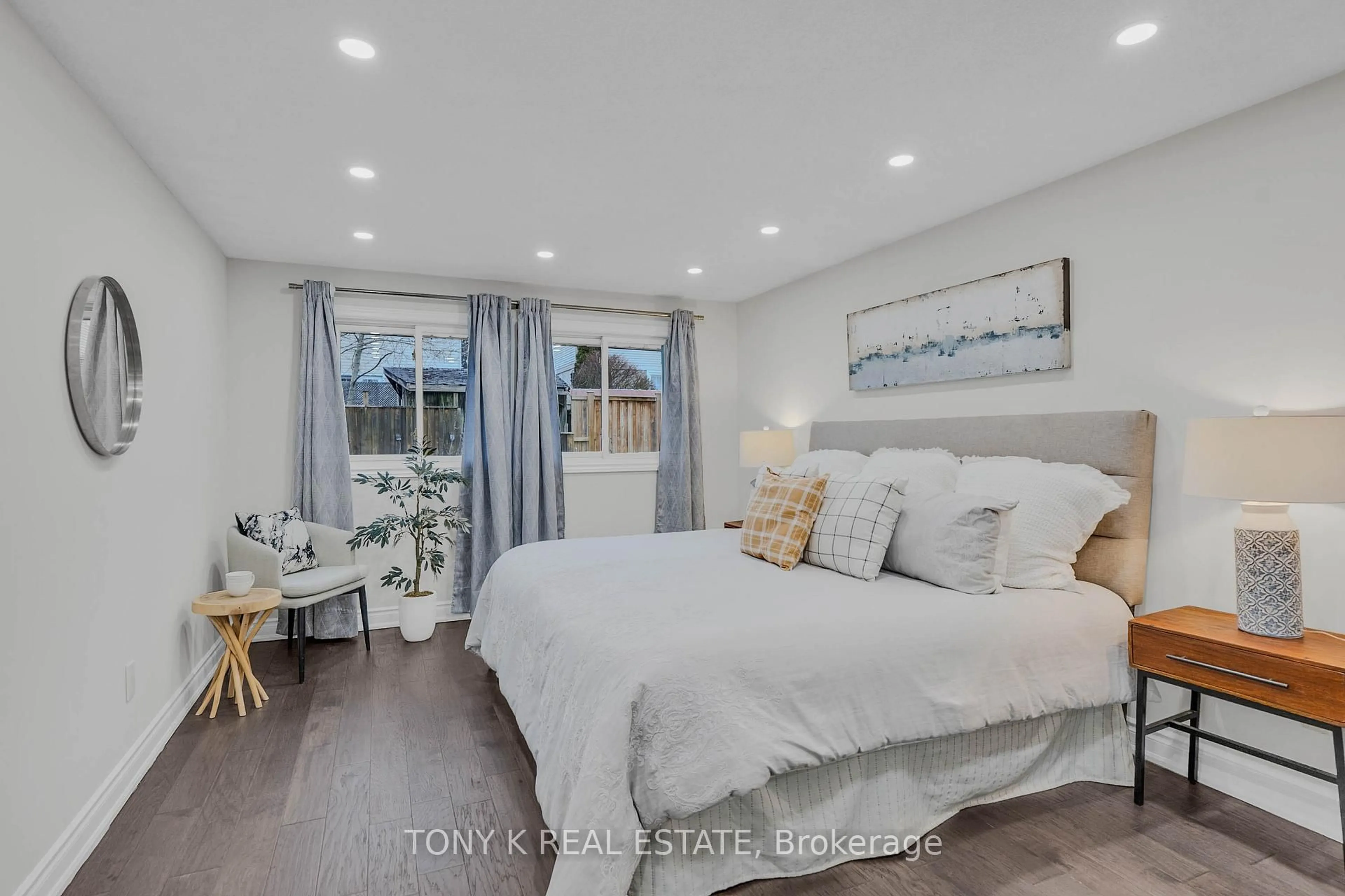 A pic of a room for 583 Annandale St, Oshawa Ontario L1H 7S6