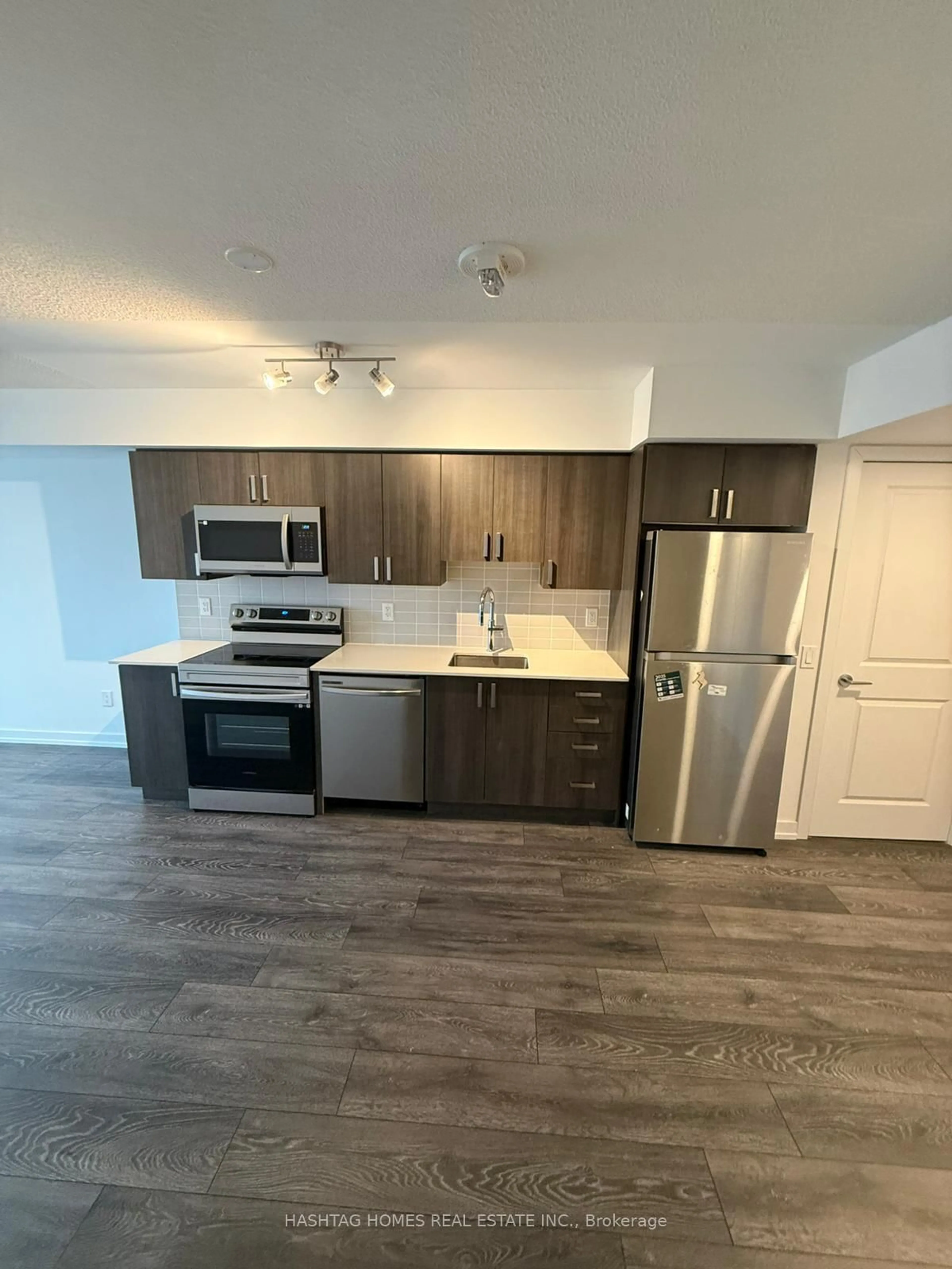 Standard kitchen, wood/laminate floor for 1455 Celebration Dr #901, Pickering Ontario L1W 1L8