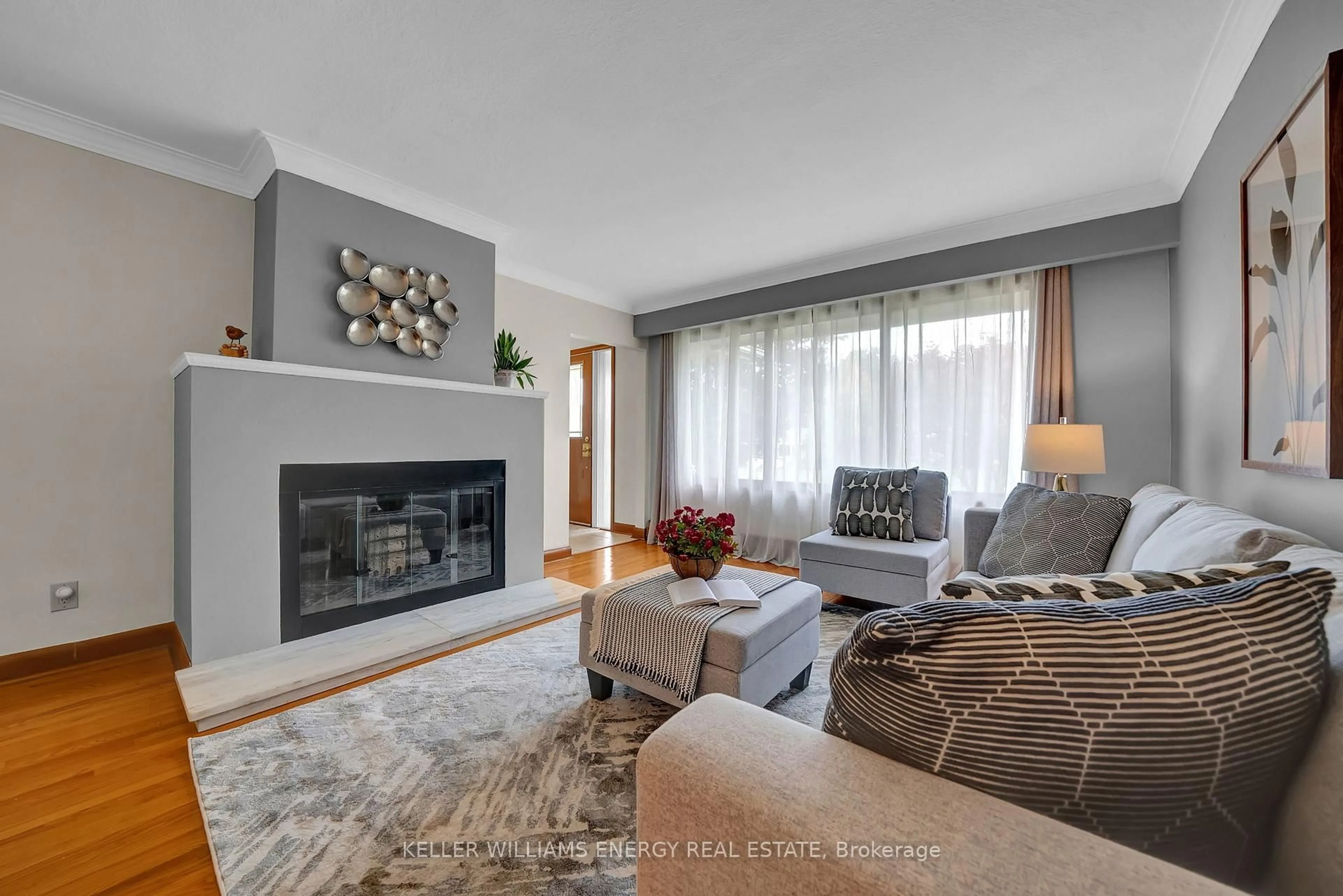 Living room with furniture, unknown for 607 Newman Cres, Whitby Ontario L1N 1M7