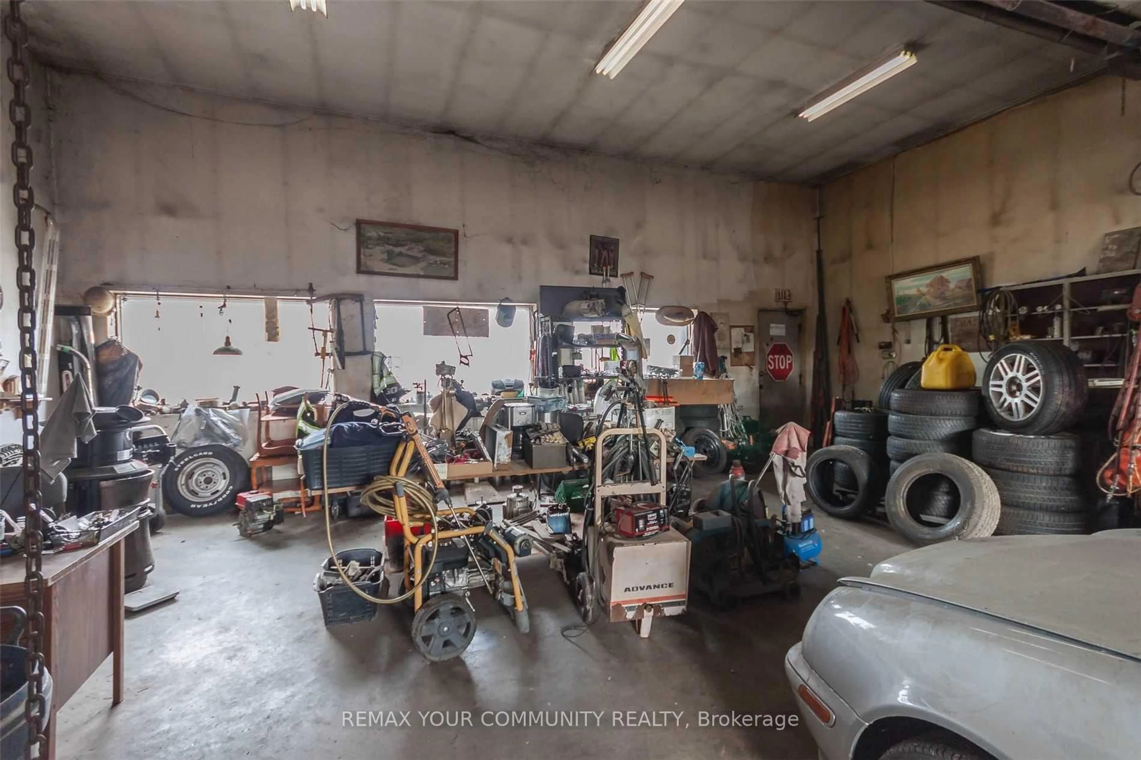 Indoor garage for 1953 Highway 2 Rd, Clarington Ontario L1C 4V4