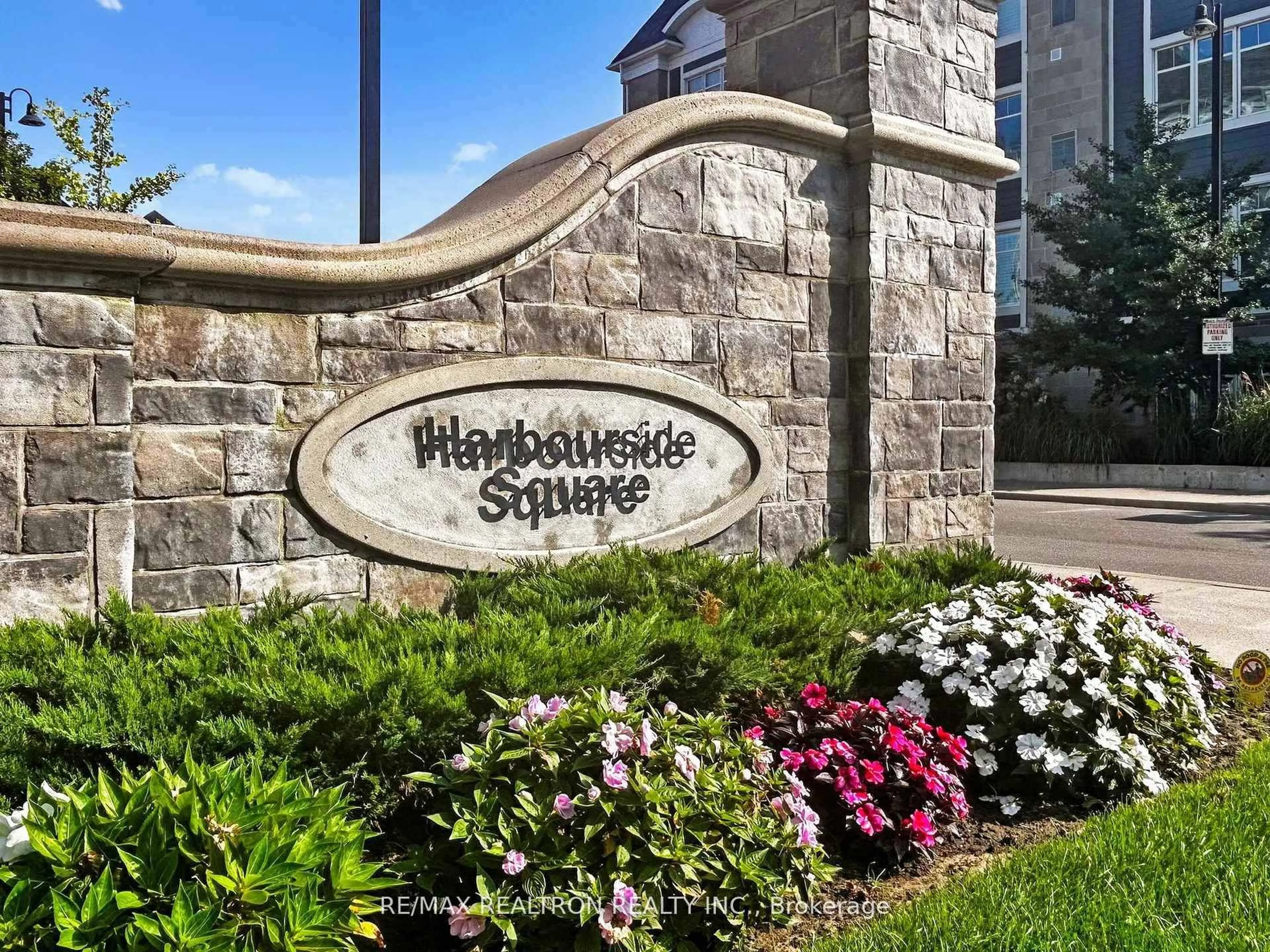 Indoor foyer for 650 Gordon St #112, Whitby Ontario L1N 0C1