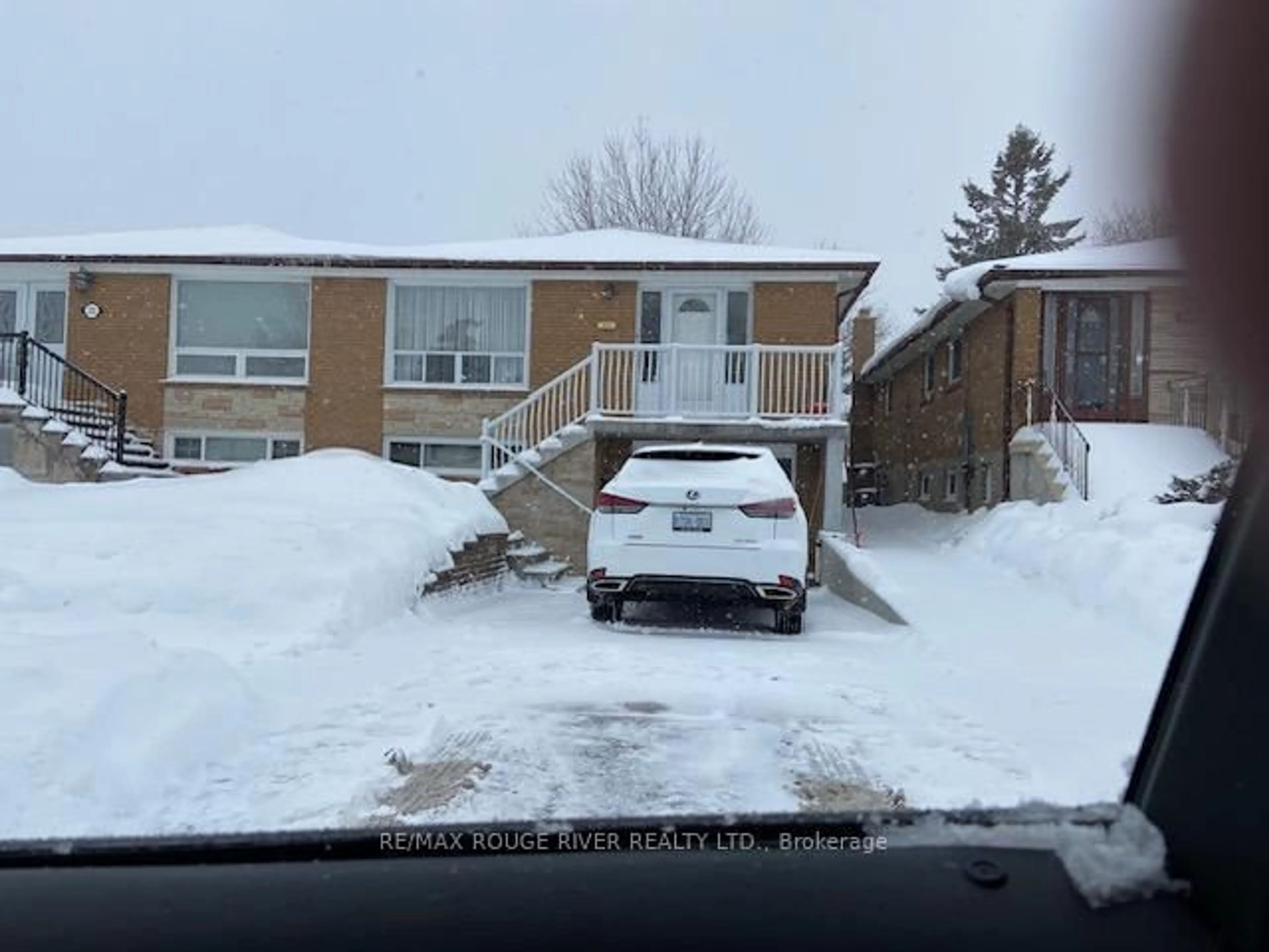 Unknown for 224 Fairglen Ave, Toronto Ontario M1W 1B1