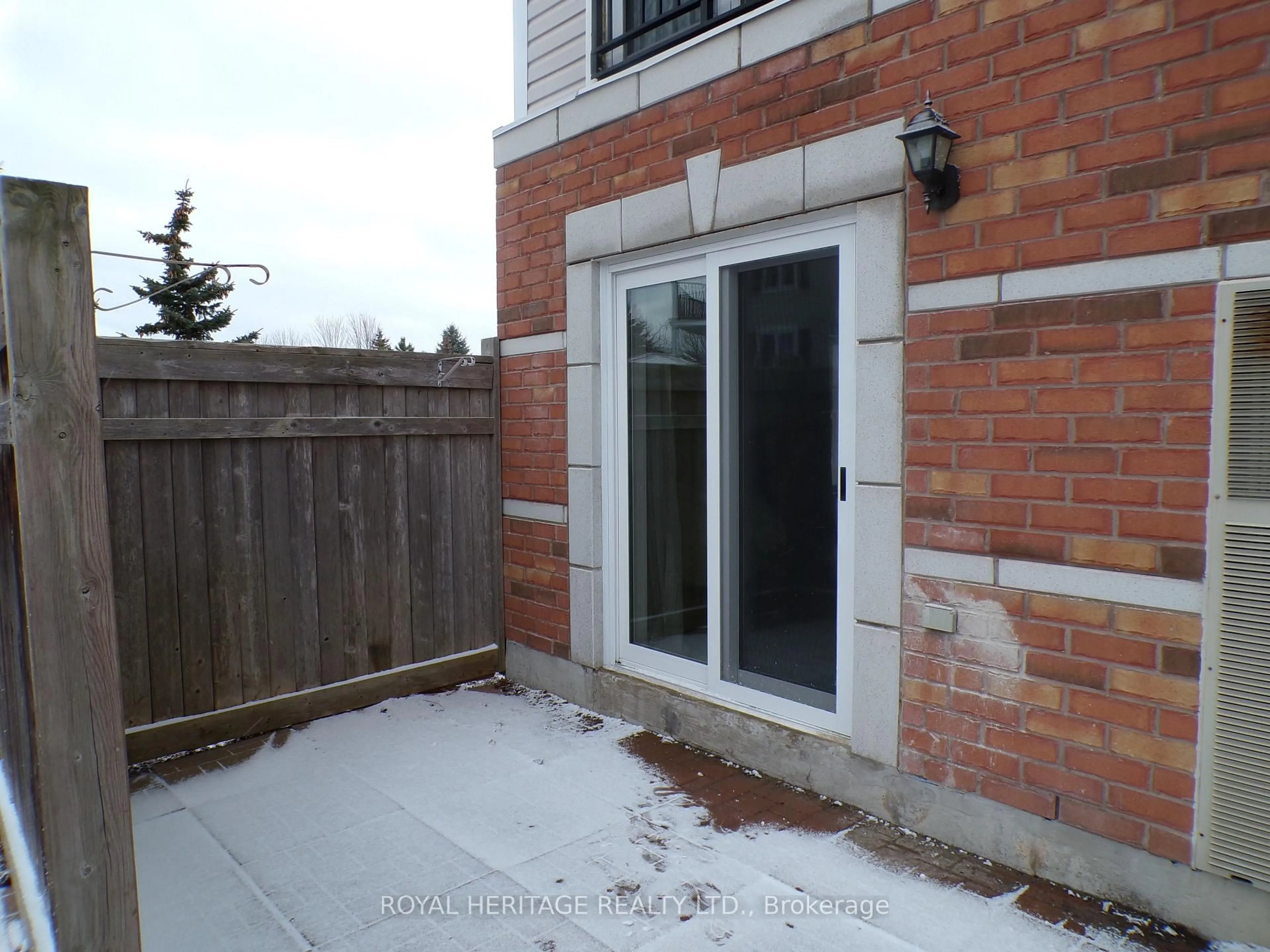 Patio, street for 94 Aspen Springs Dr #106, Clarington Ontario L1C 5N4