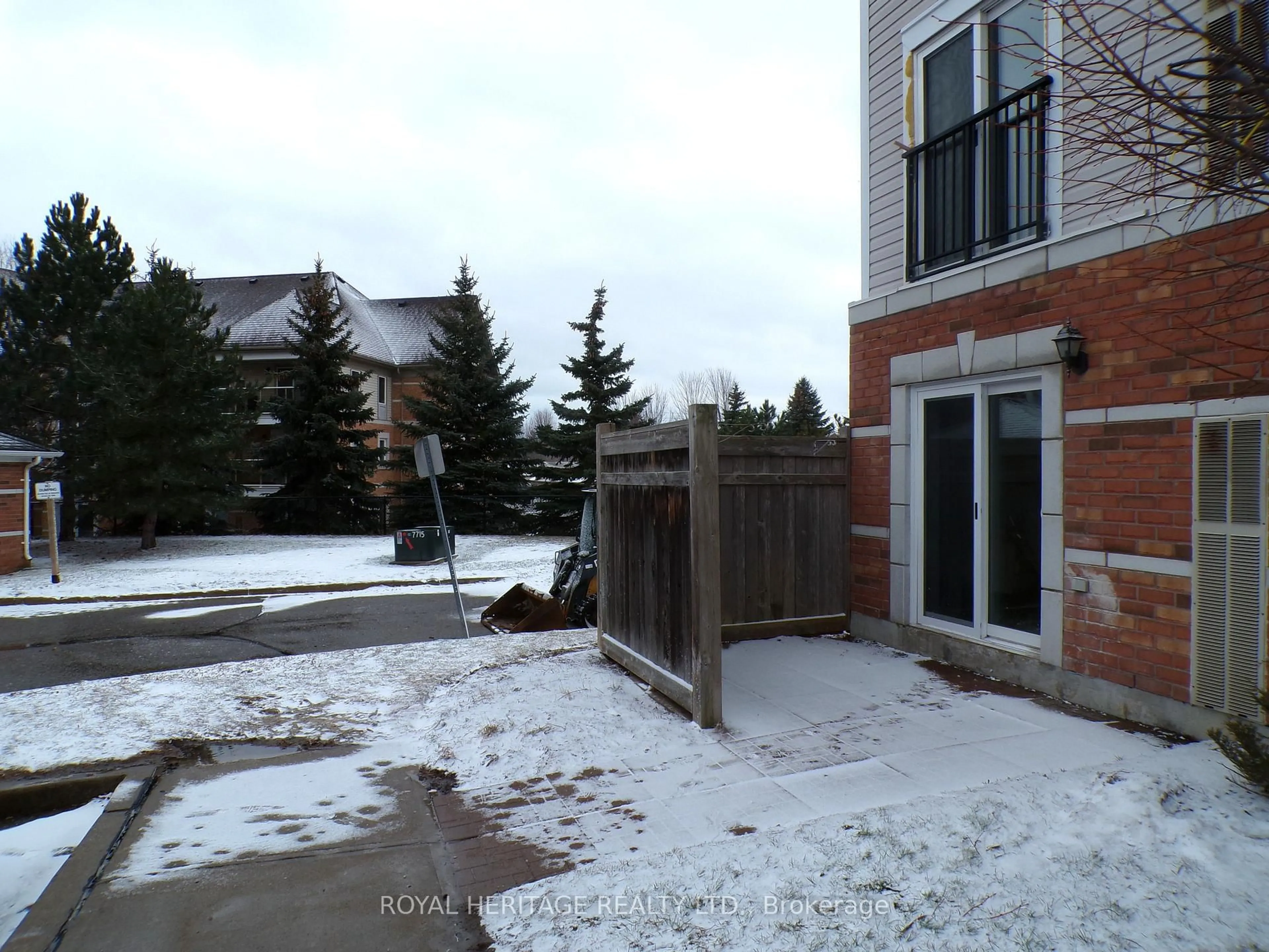 Patio, unknown for 94 Aspen Springs Dr #106, Clarington Ontario L1C 5N4