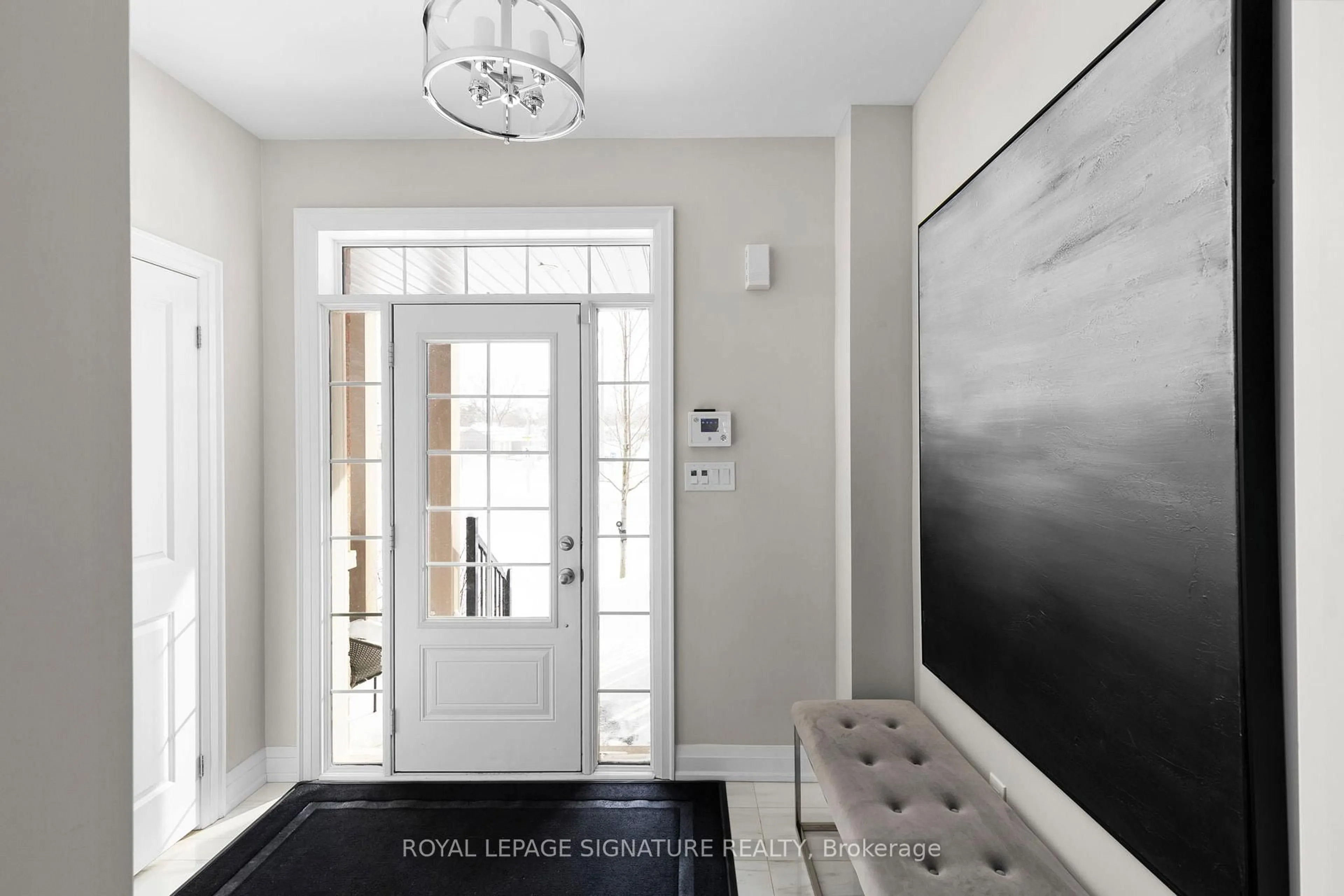 Indoor entryway for 3 Doctor Archer Dr, Scugog Ontario L9L 0A9