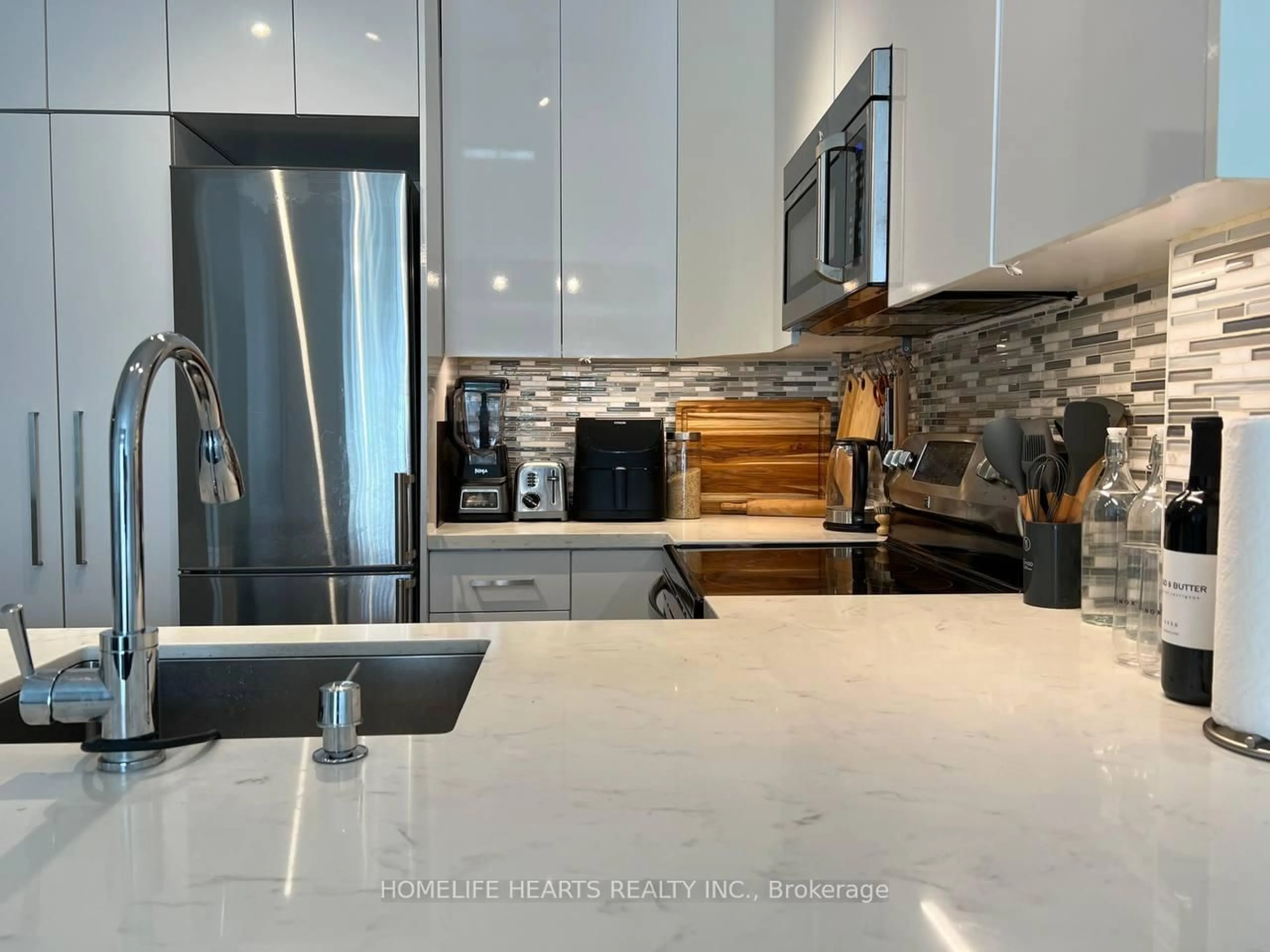 Contemporary kitchen, ceramic/tile floor for 2351 Kennedy Rd #113, Toronto Ontario M1T 3G9