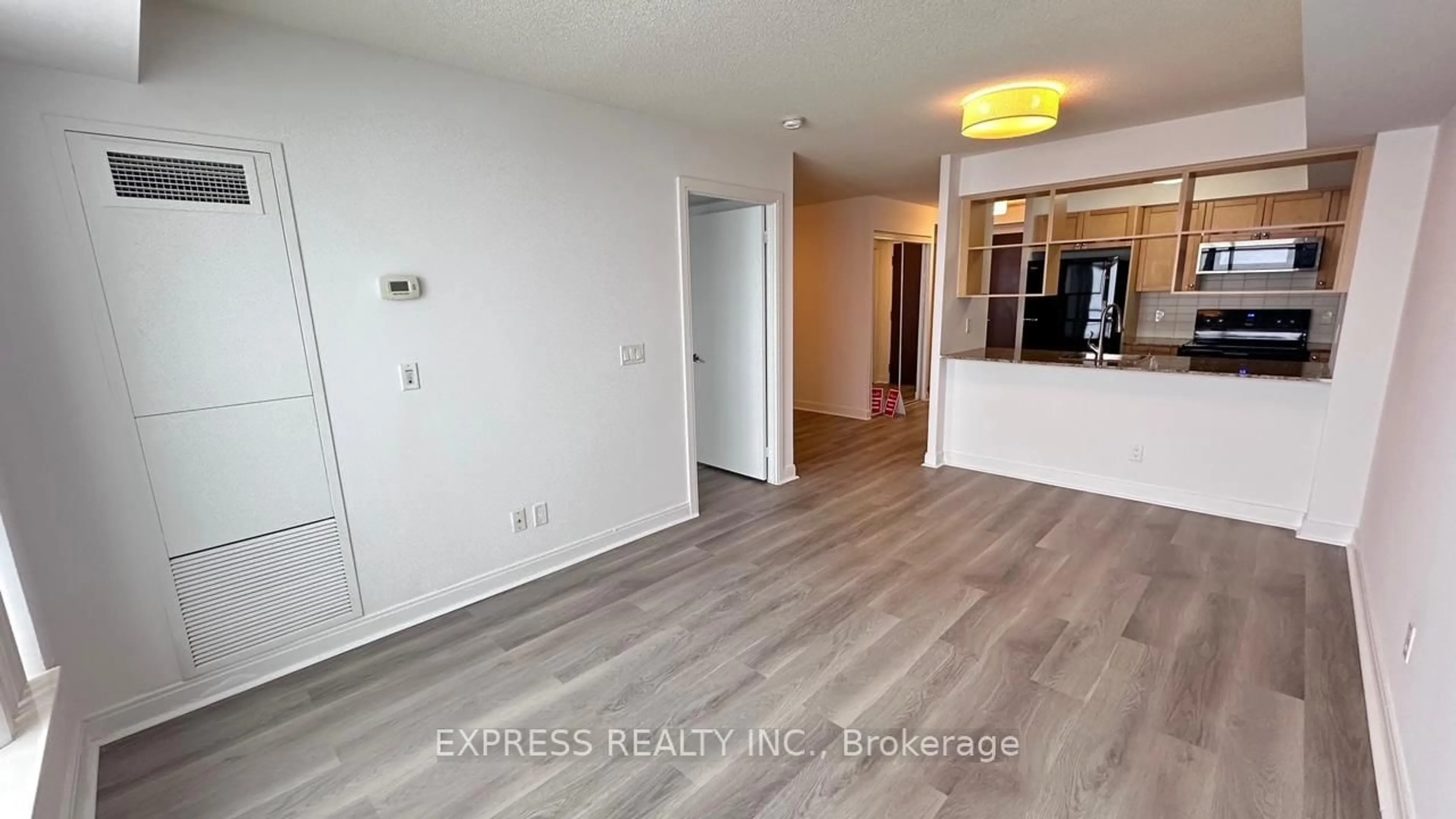 A pic of a room for 181 Village Green Sq #1712, Toronto Ontario M1S 0K6