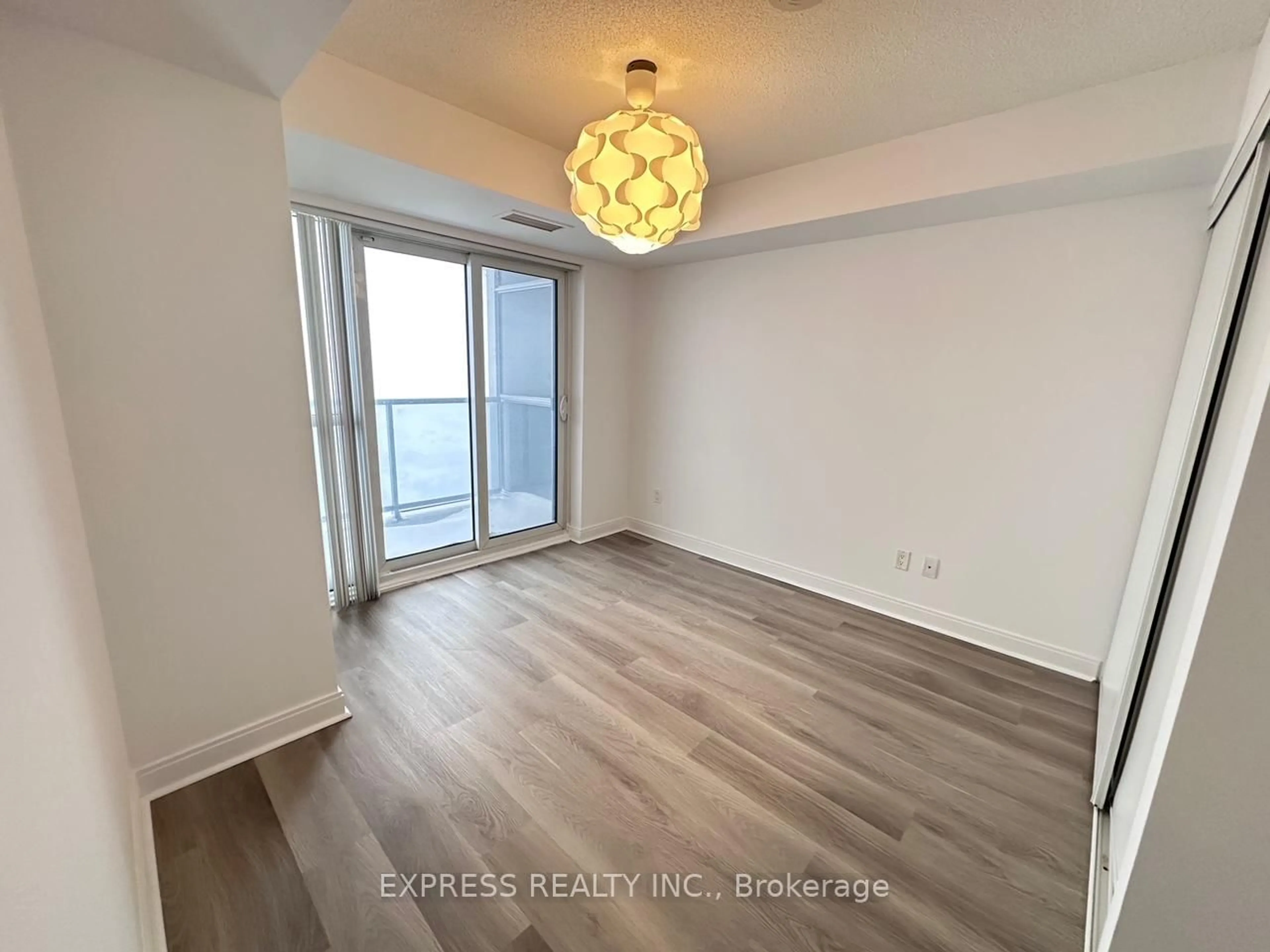 A pic of a room for 181 Village Green Sq #1712, Toronto Ontario M1S 0K6